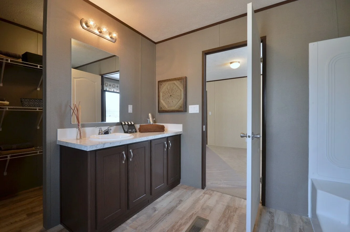 alamo-lite-16763b-bath.jpg