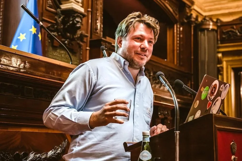 foto CC in Senaat.jpeg