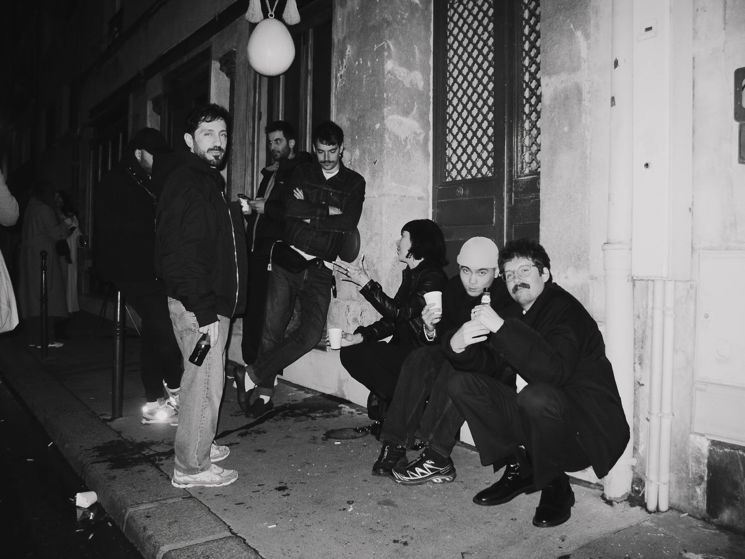 caravana black and white paris -08.jpg