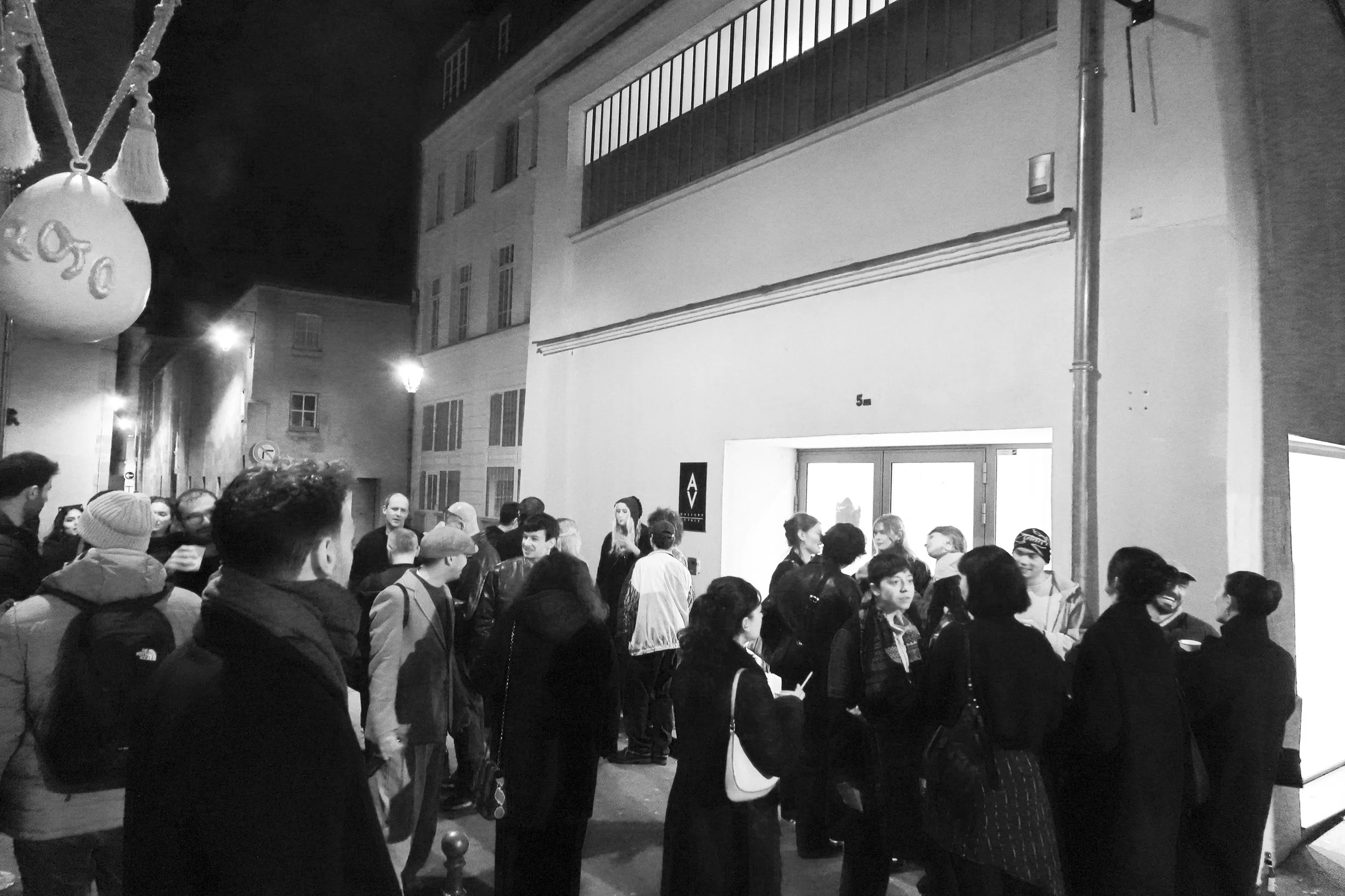 caravana black and white paris -01.jpg