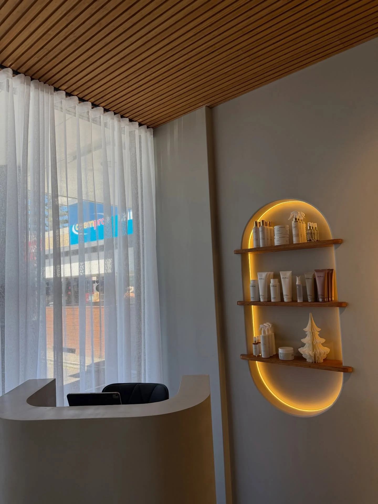 We have officially opened our salon in Kirra!!

We are loving our new space and can&rsquo;t wait to see our beautiful clients in it 🤎💆🏼&zwj;♀️

#straightandsleek #goldcoasthairsalon #permanenthairstraightening