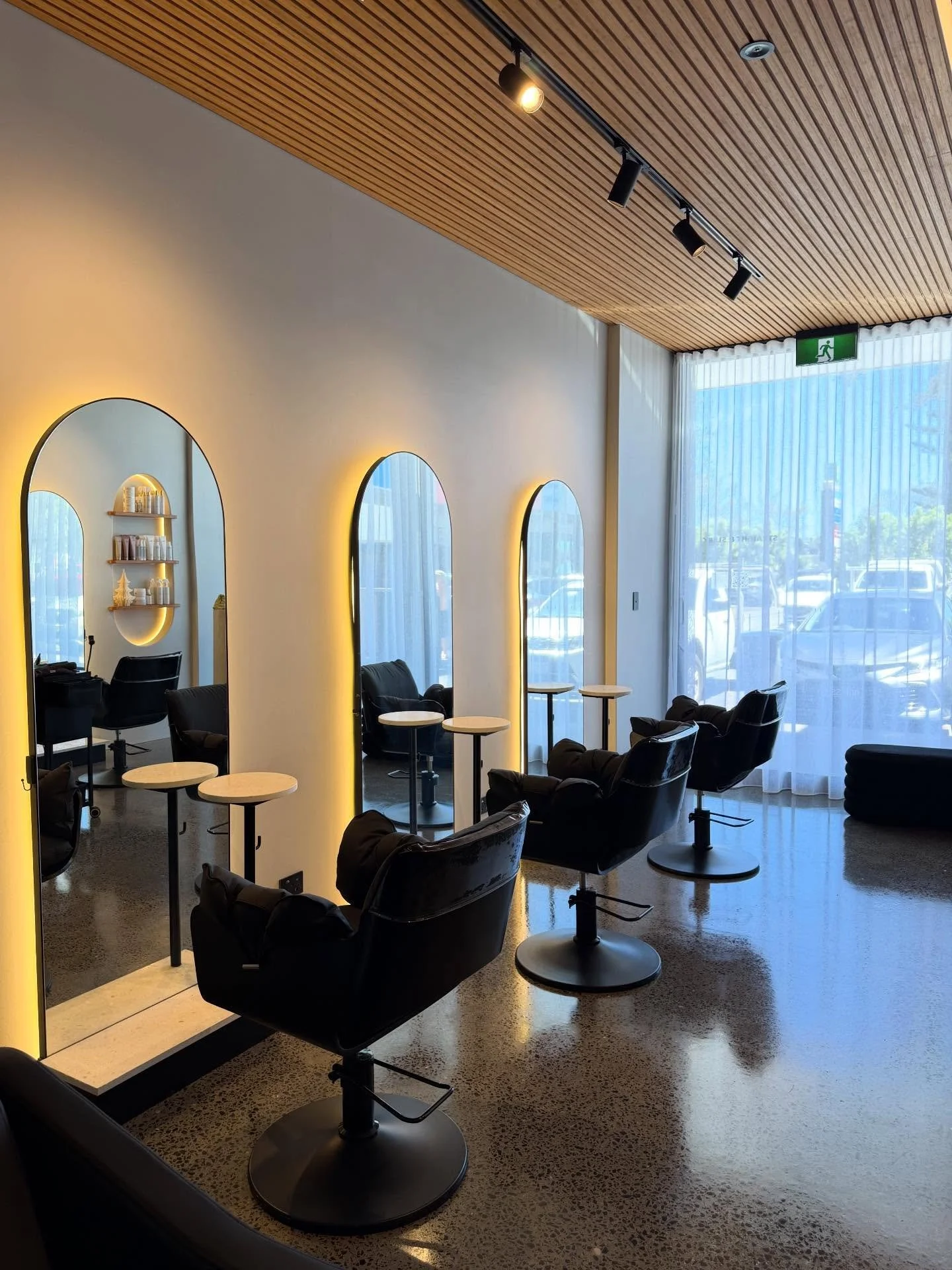 We are so obsessed with our new space!!!

Come relax and rewind whilst we get your hair perfect for Christmas and the new year ❤️

#aestheticsalon #goldcoastbeauty #goldcoasthairdresser