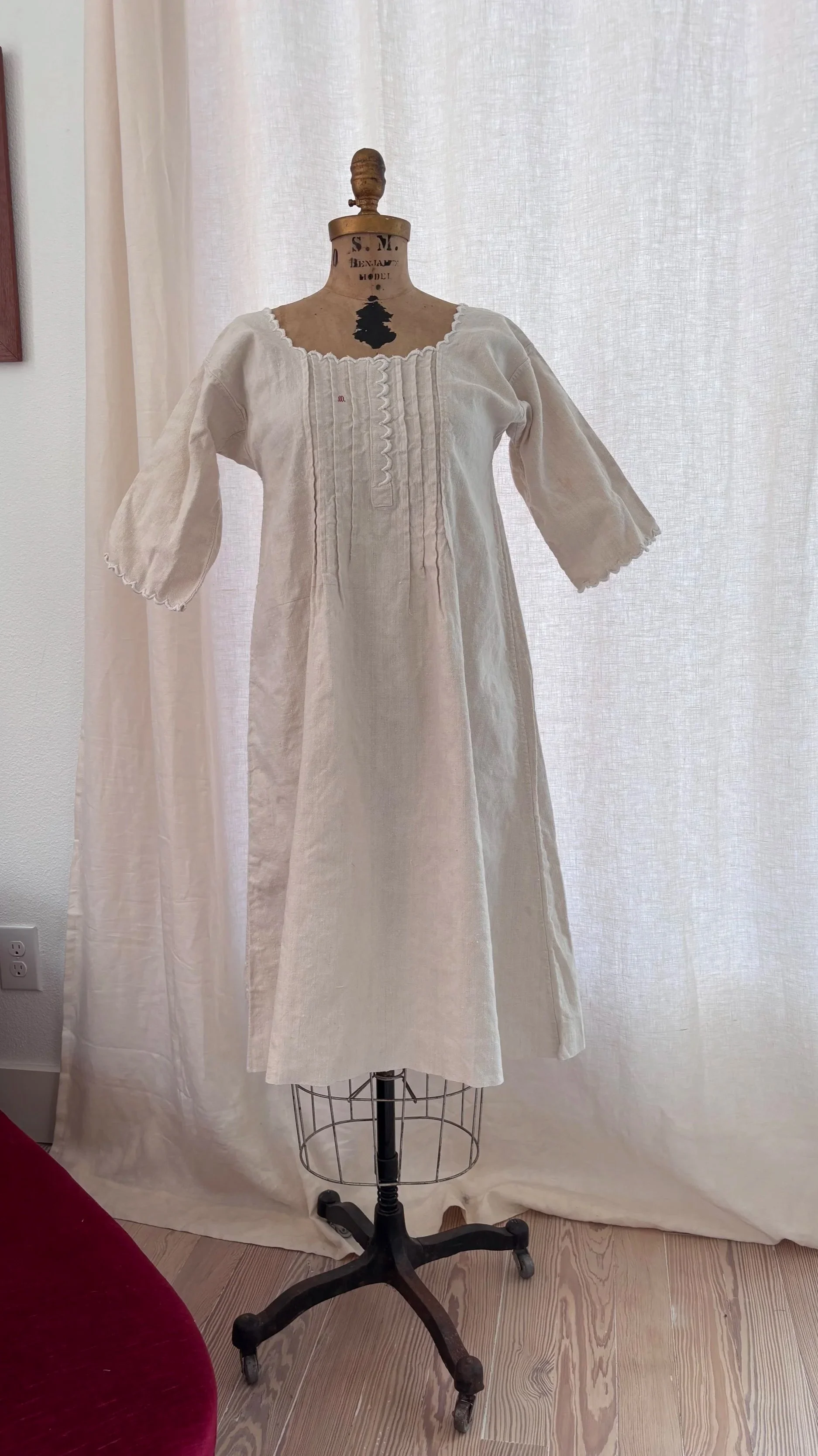 Front view of antique Edwardian French homespun linen day dress on dress form