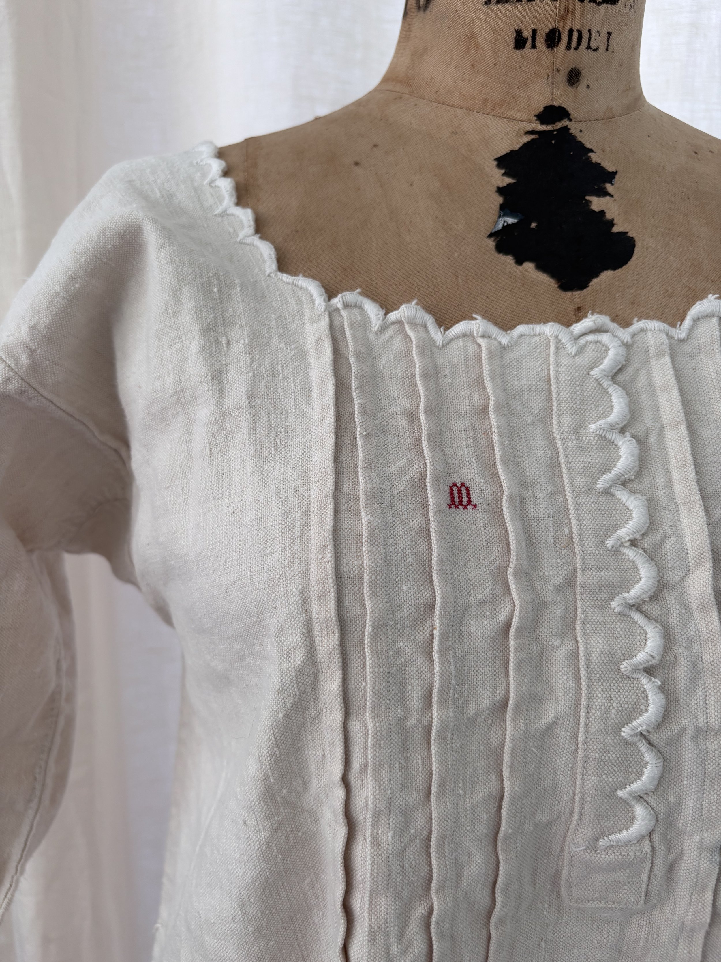 Front view of antique Edwardian French linen day dress on dress form
