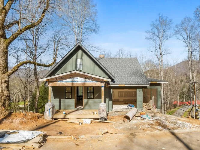 1 Bent Grass Dr Canton NC front elevation photo