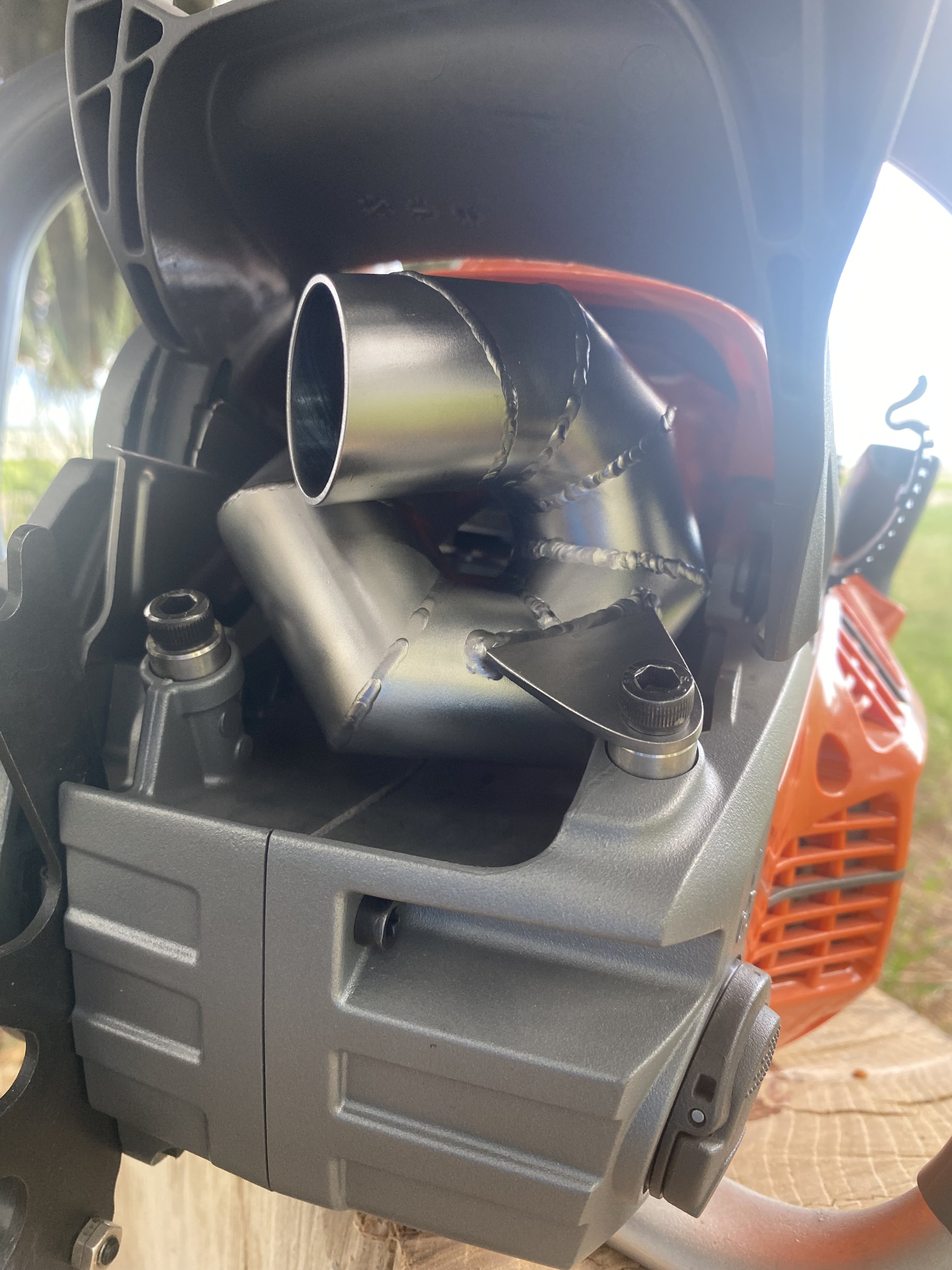 chainsaw exhaust pipe