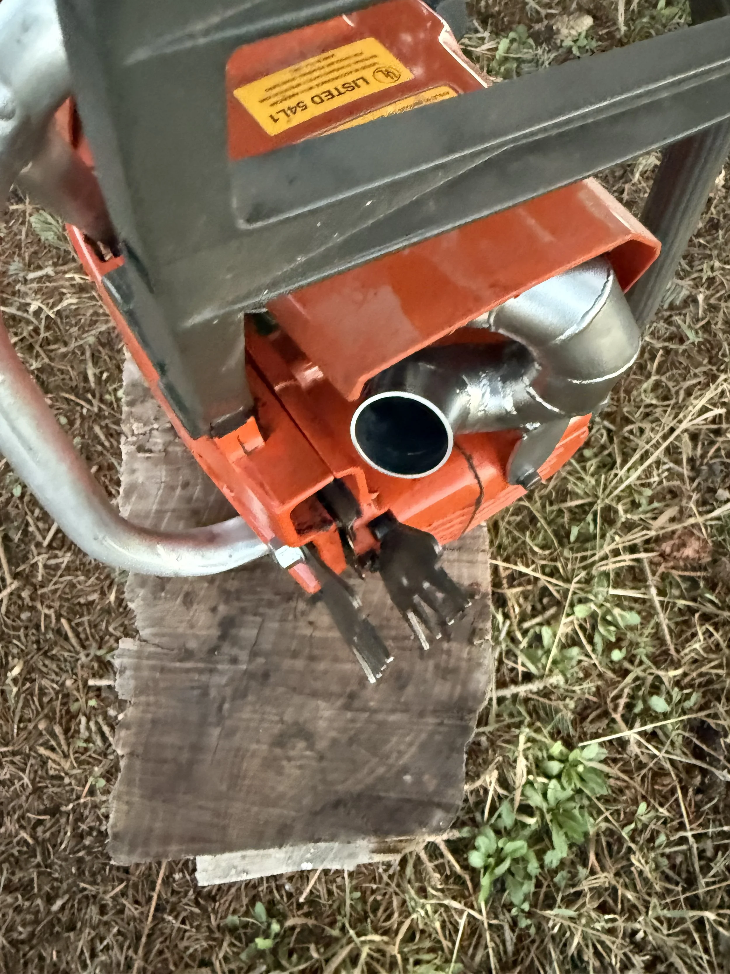 chainsaw exhaust pipe