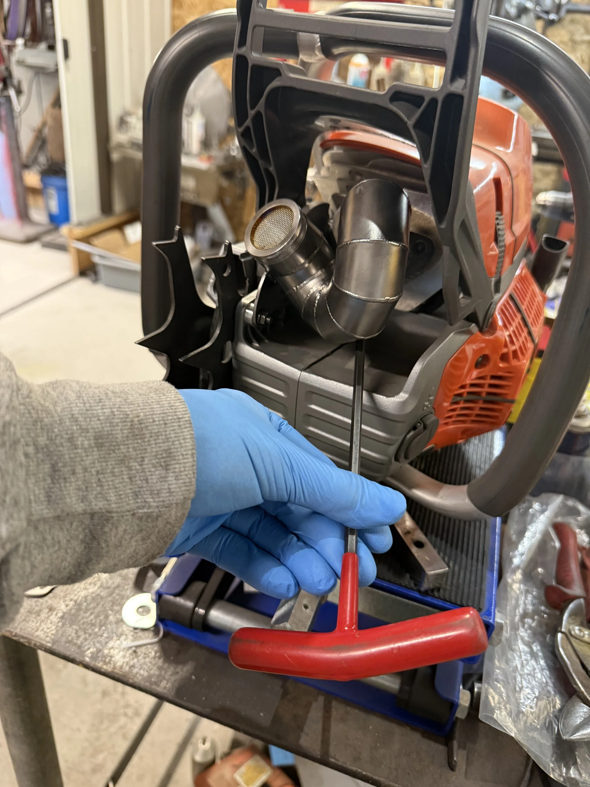 Ported chainsaw muffler