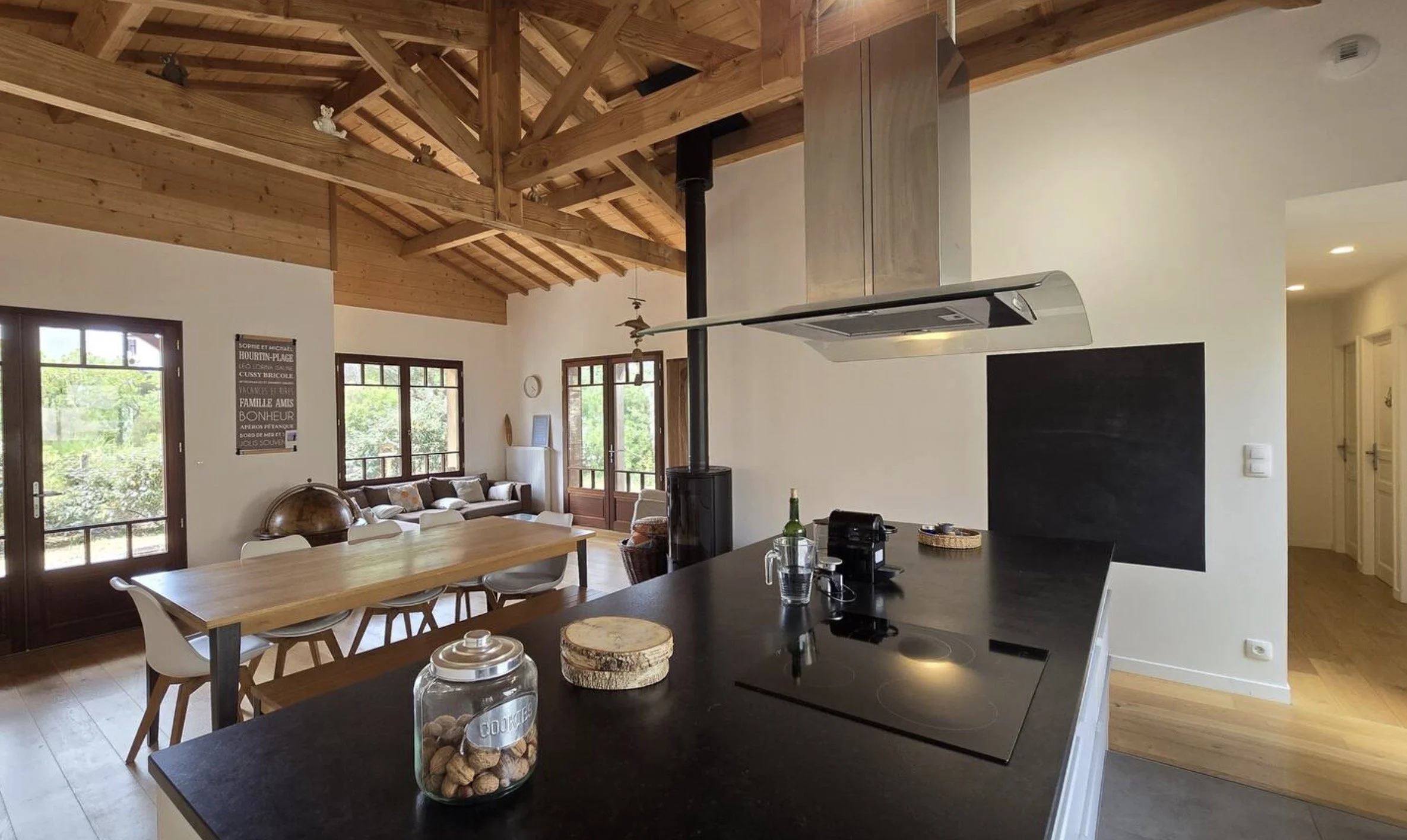 Près de Bordeaux, participez à un stage culinaire de découverte et de formation à une cuisine vegan basée sur l'ayurveda. Le lieu, situé en plein Médoc, plongé en pleine nature, allie confort, détente et sérénité.