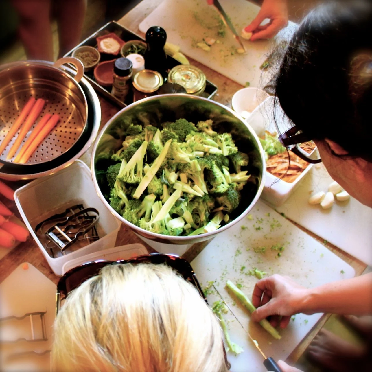Atelier pratique de cuisine saine et équilibrée : Lors de ce stage culinaire, explorez des techniques pour créer des repas végétaux savoureux et nutritifs, en harmonie avec les principes de l'ayurvéda et les cycles naturels.