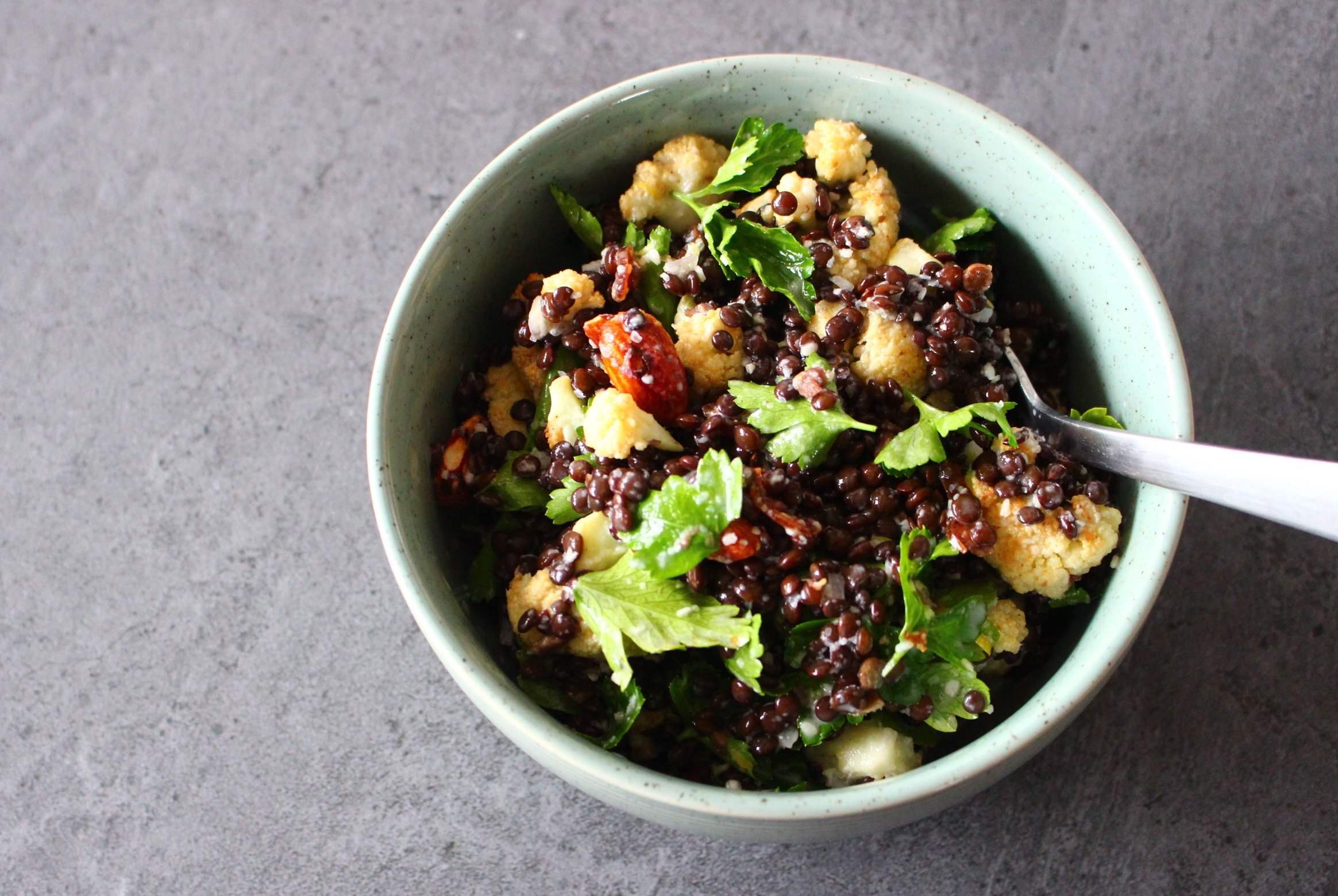 Recettes végétariennes inspirées de l'ayurvéda : Préparez des plats équilibrés en combinant céréales, légumes frais et épices bienfaisantes pour soutenir votre digestion et votre vitalité.