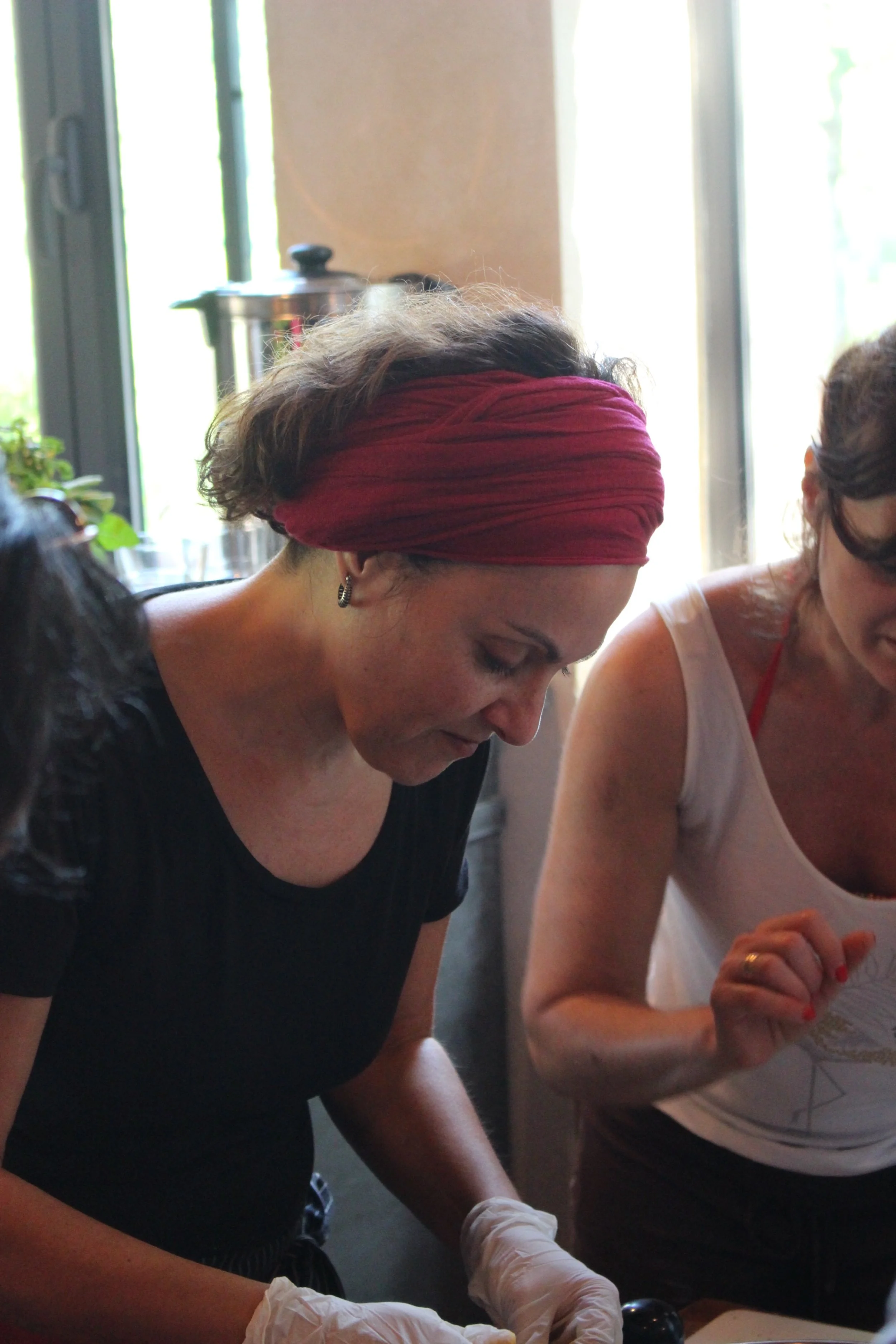 Atelier de cuisine végétarienne et ayurvédique en famille : Un cours personnalisé à domicile pour apprendre ensemble des recettes équilibrées et savoureuses. Profitez d’un moment unique autour des bases de la cuisine saine et végétale, directement ch