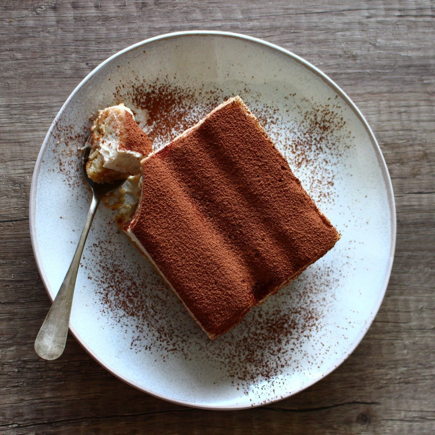 Une recette v&eacute;gane, sans gluten et... tr&egrave;s gourmande ? Oui, vous avez bien lu ! Ce d&eacute;licieux tiramisu r&eacute;ussit cette prouesse gr&acirc;ce &agrave; l'ajout de gomme d'acacia dans la recette. Avec la gomme, la texture reste a