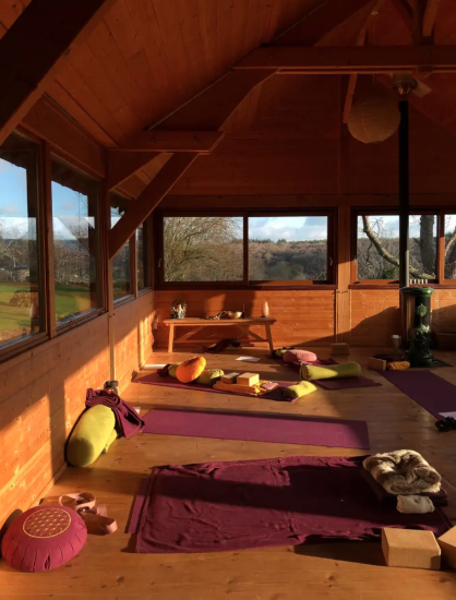 tapis-yoga-salle-pratique-arbre-aux-etoiles.jpg