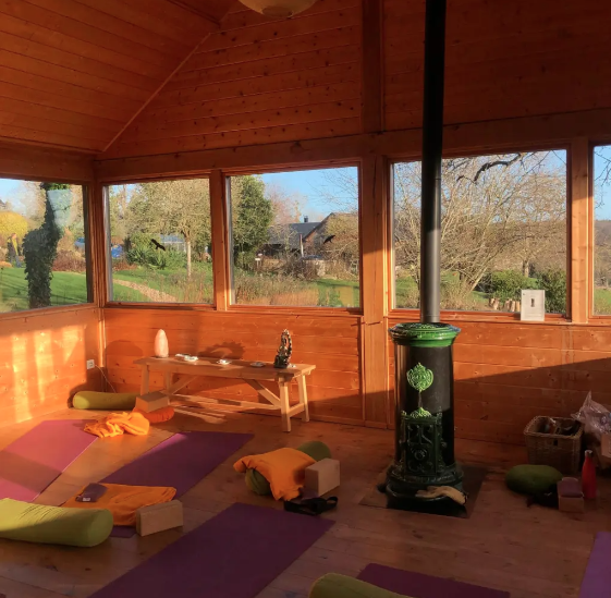 stage-yoga-salle-pratique-arbre-aux-etoiles.jpg