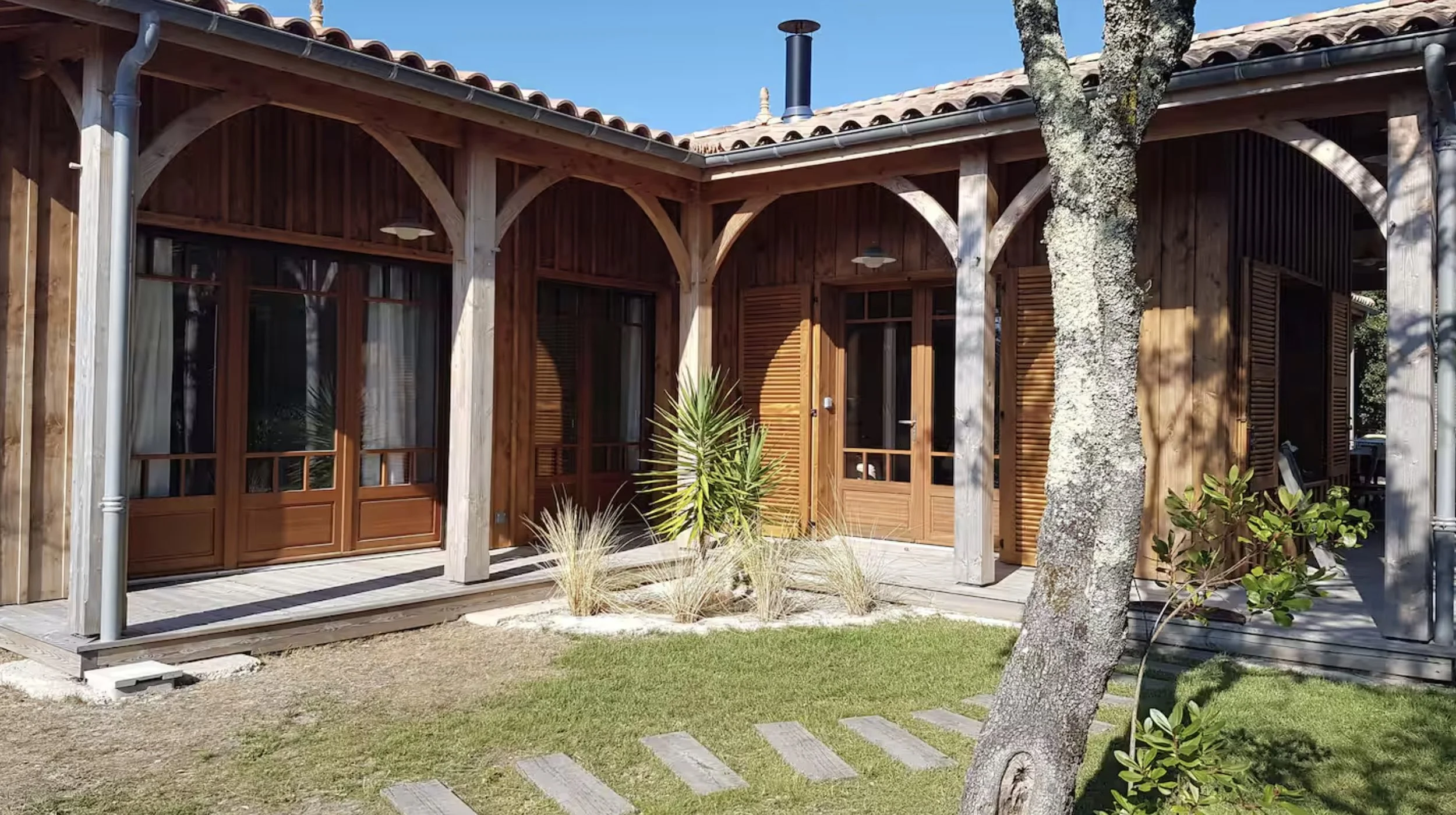 Découvrez une maison accueillante en Gironde, parfaite pour un stage de cuisine équilibrée, végétarienne et ayurvédique. Alliez détente et apprentissage culinaire dans un cadre propice au bien-être et à une alimentation saine.