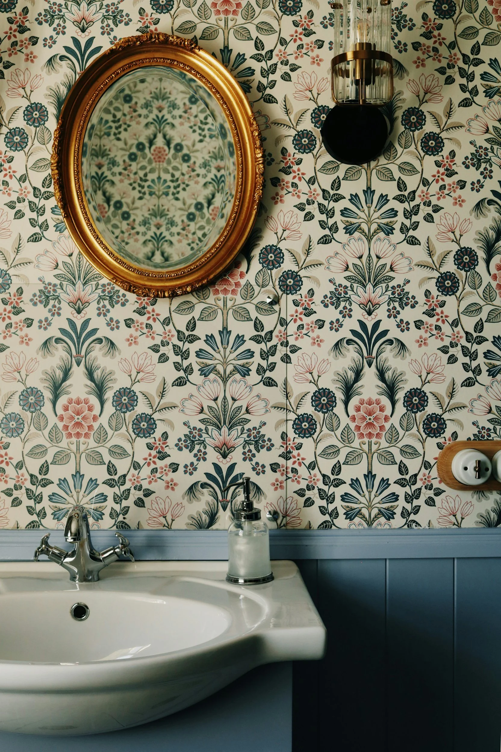 wallpaper design, grandma chic, sherwood oregon interior designer
