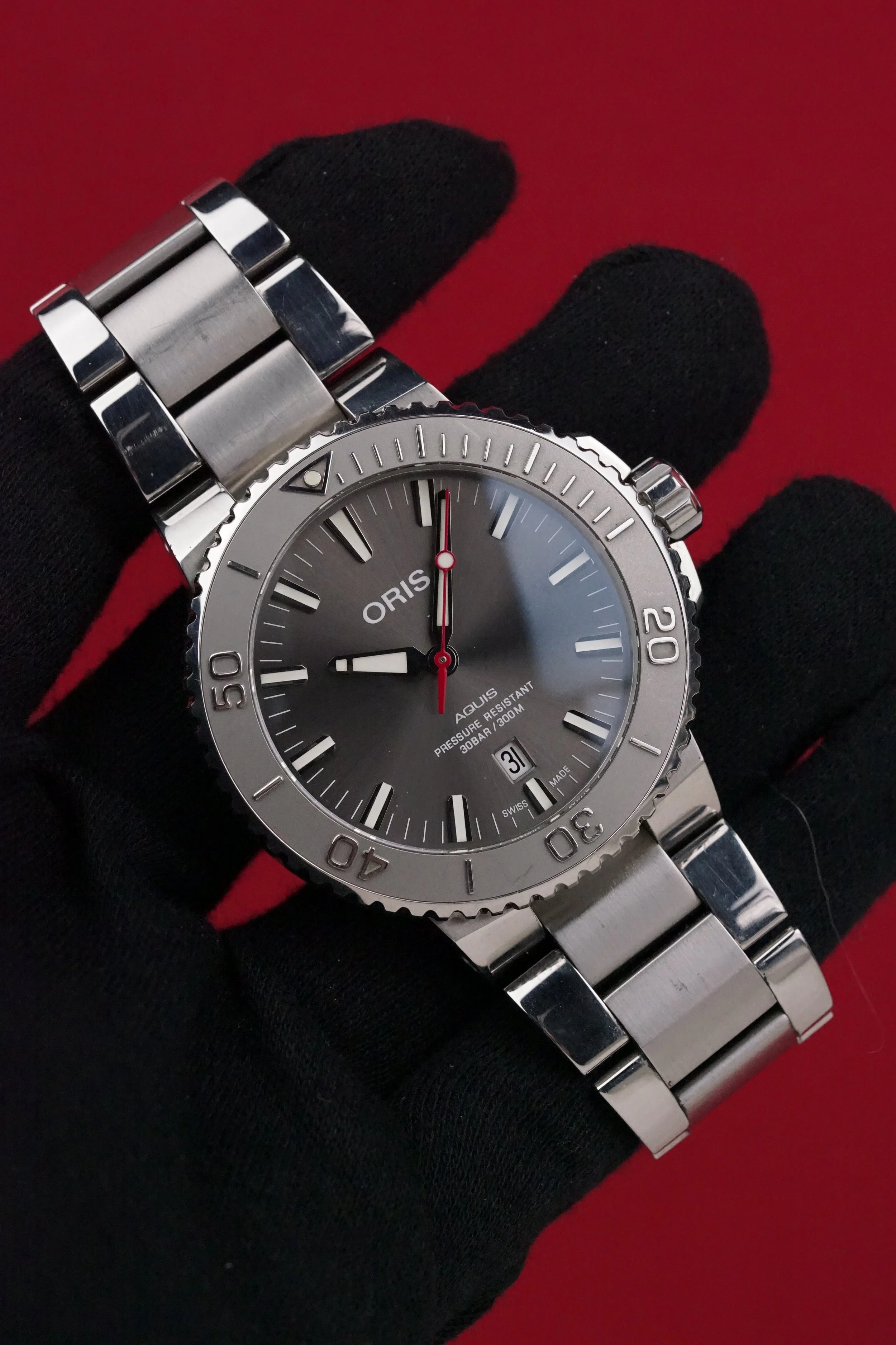 Oris Aquis Date Relief Ref. 01 733 7730 4153 | 43mm | Watch, Box & Booklet | Pre-Owned