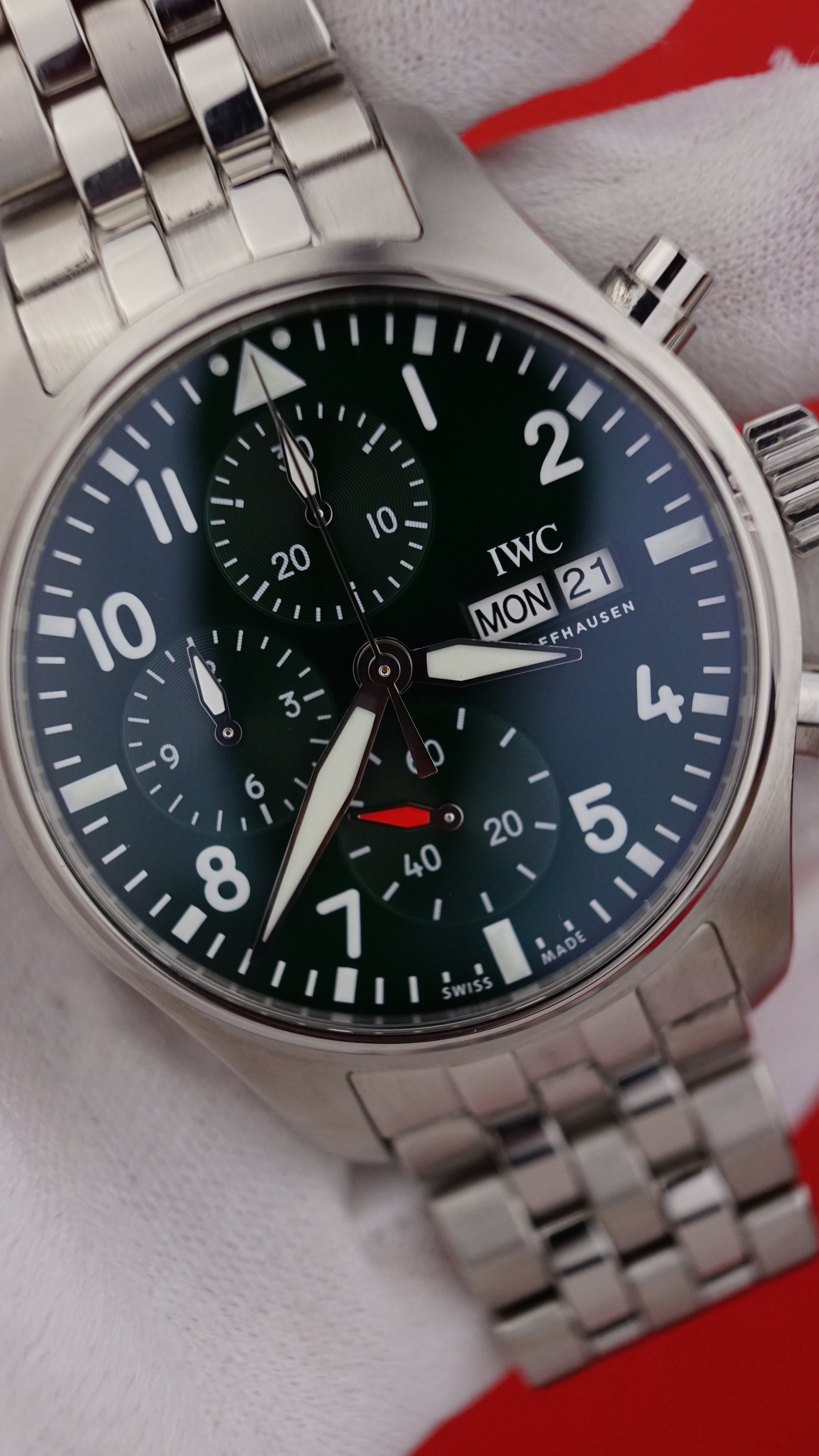 IWC Pilot Chronograph | Ref. 7275984 | Green Dial | Full Set | Pre-Owned