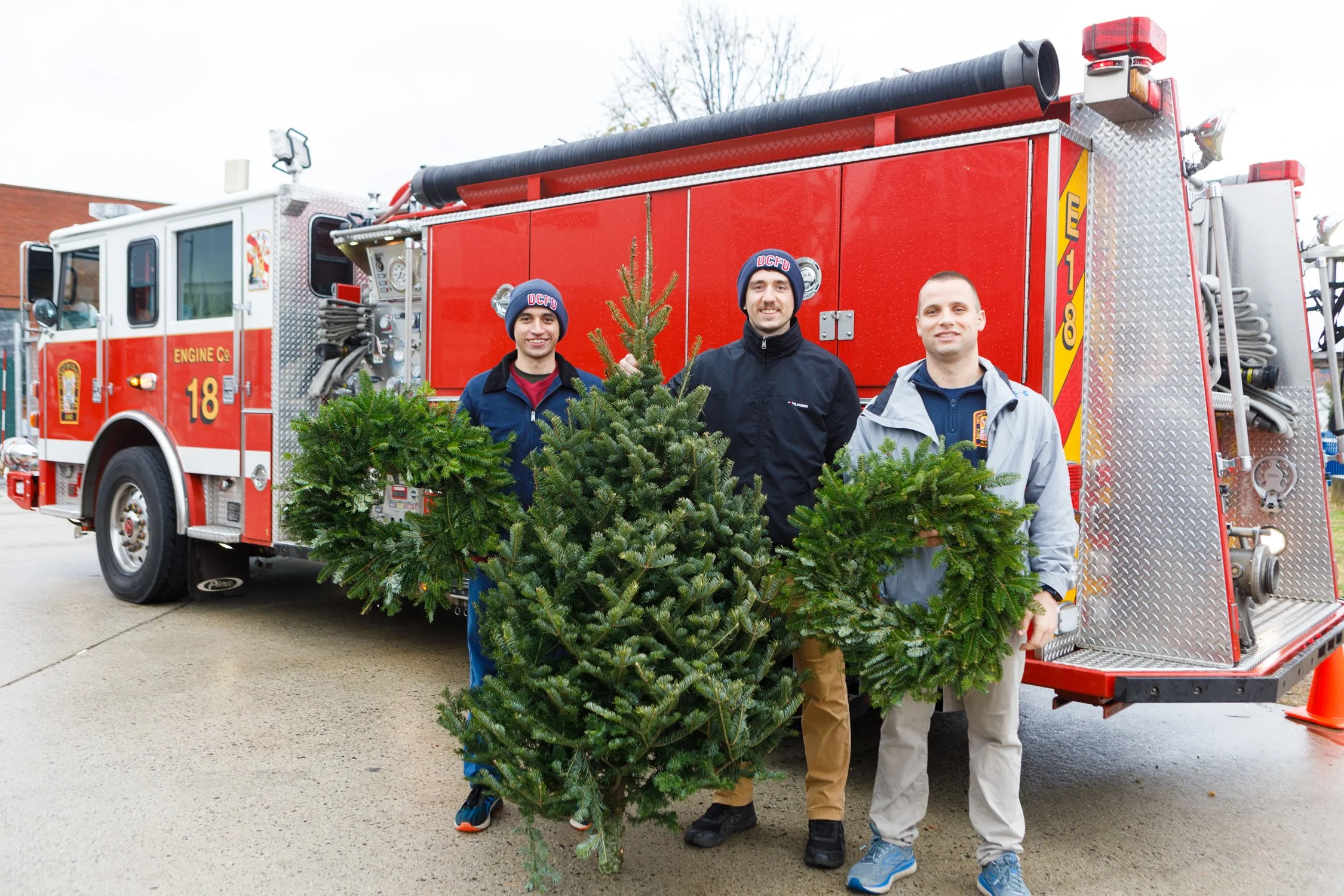 TSL-xmas-tree-lot-221203-4.jpg