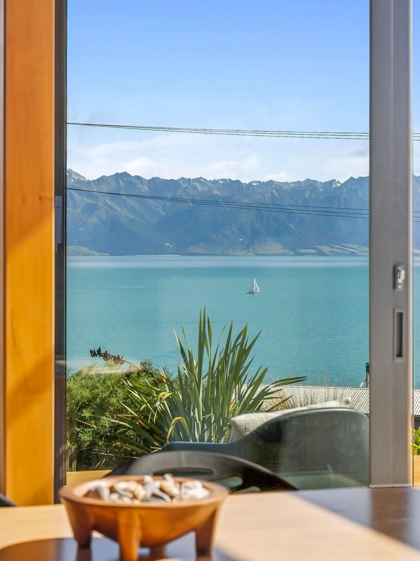 First shoot of 2026 for me was an absolute banger!! We are so privileged to be shooting stunning homes like this in our hometown of Lake Hāwea.

#bwrmnz #bermqueenstownlakes #firstshootof2026 #realestatephotography #lakehawearealestate