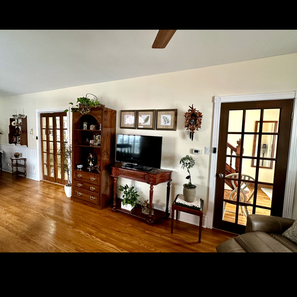 Living-room-painted-with-soft-yellow-in-Collingwood-ON