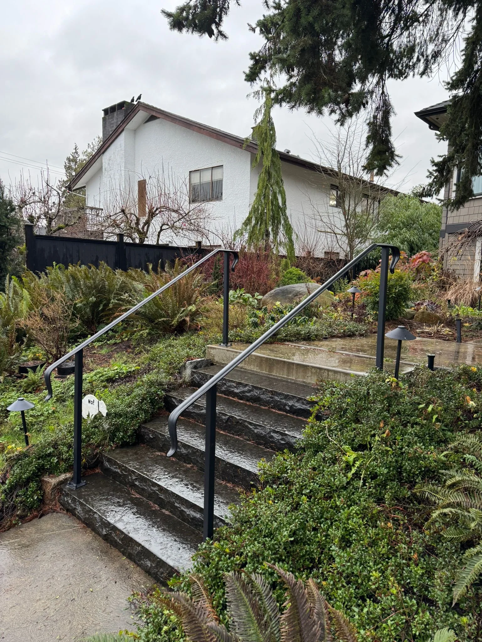 Custom metal handrail Durable powder-coated handrail for outdoor steps 202