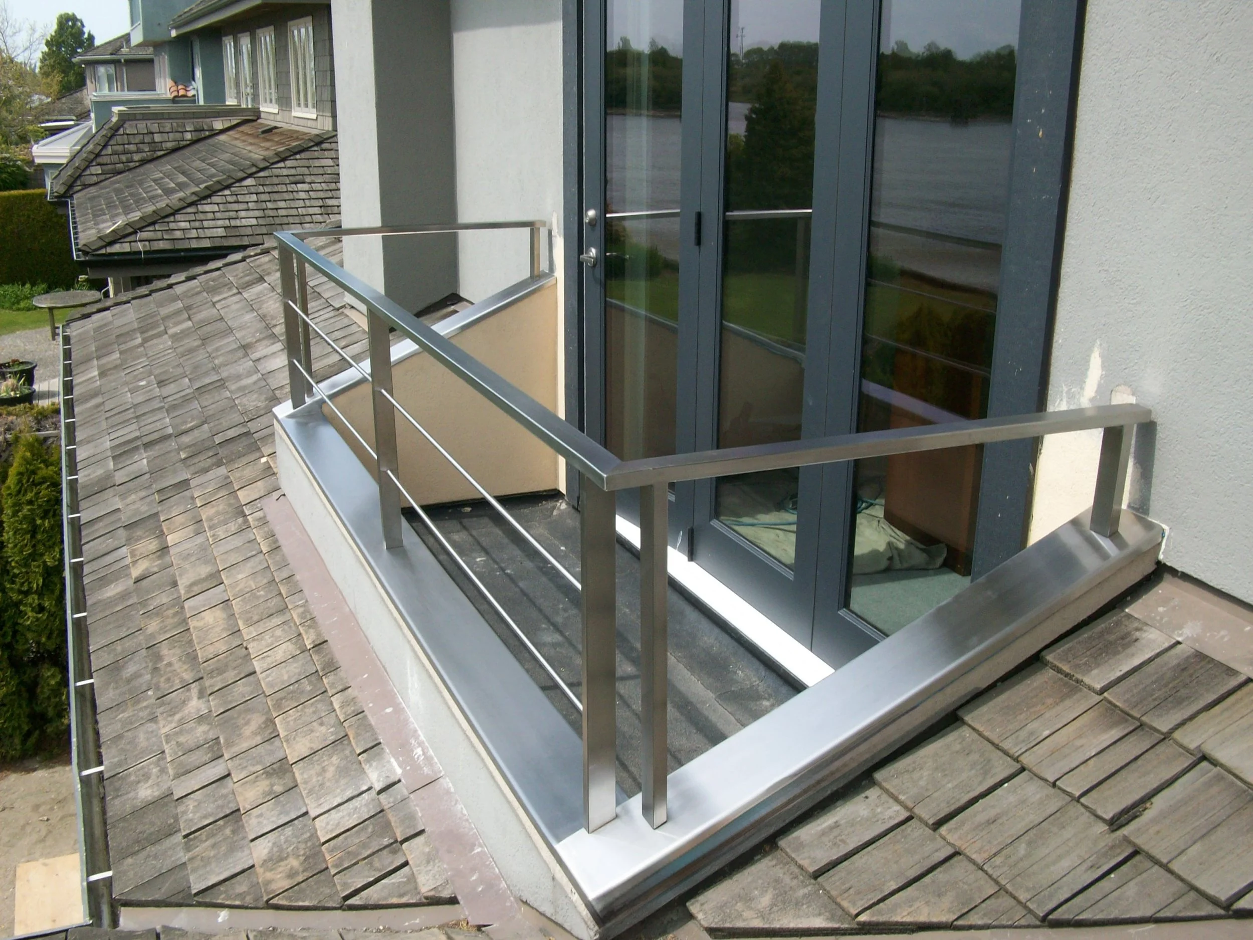 Patio deck railing modern Vancouver