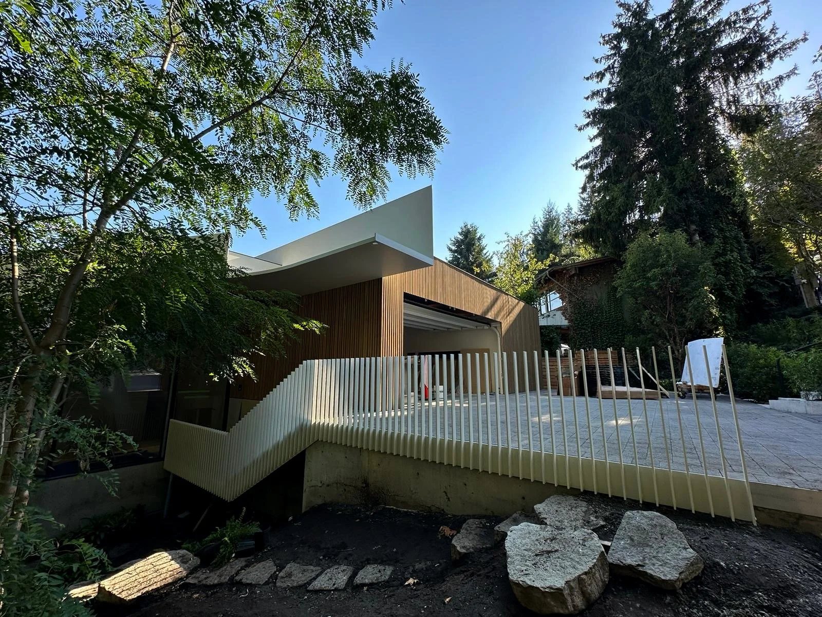 Decorative garden fence with architectural metalwork 507