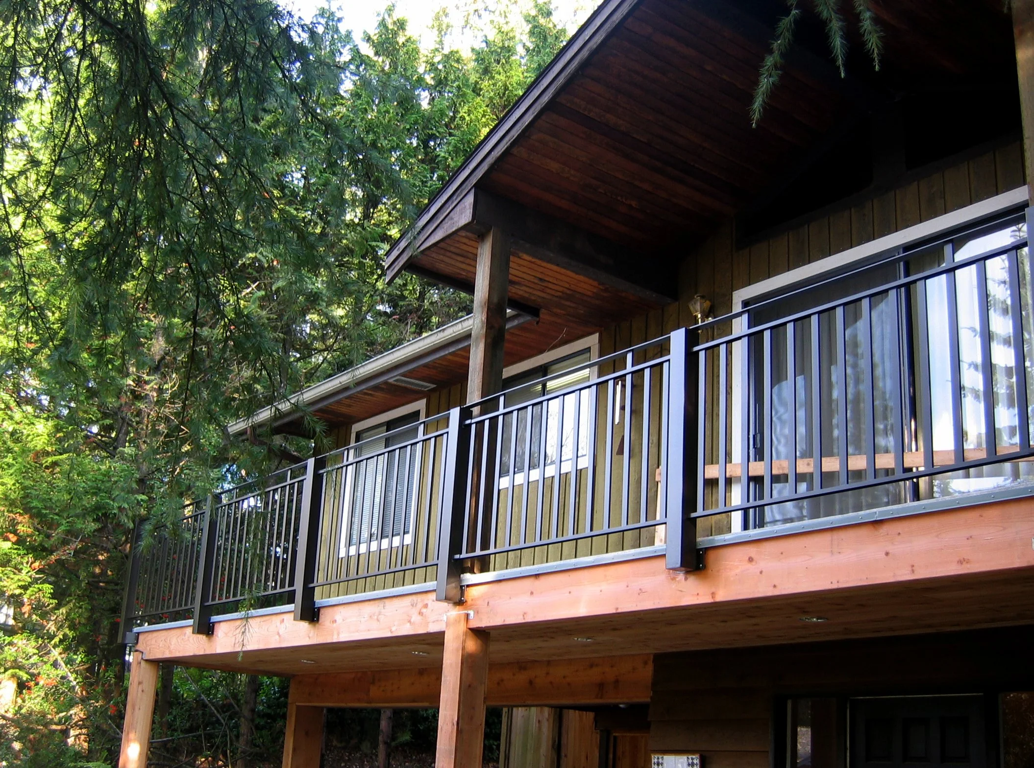 Aluminum deck railing Vancouver modern home