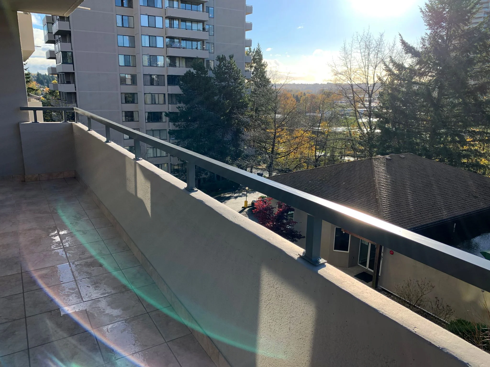 Clean line metal deck railing modern home 3