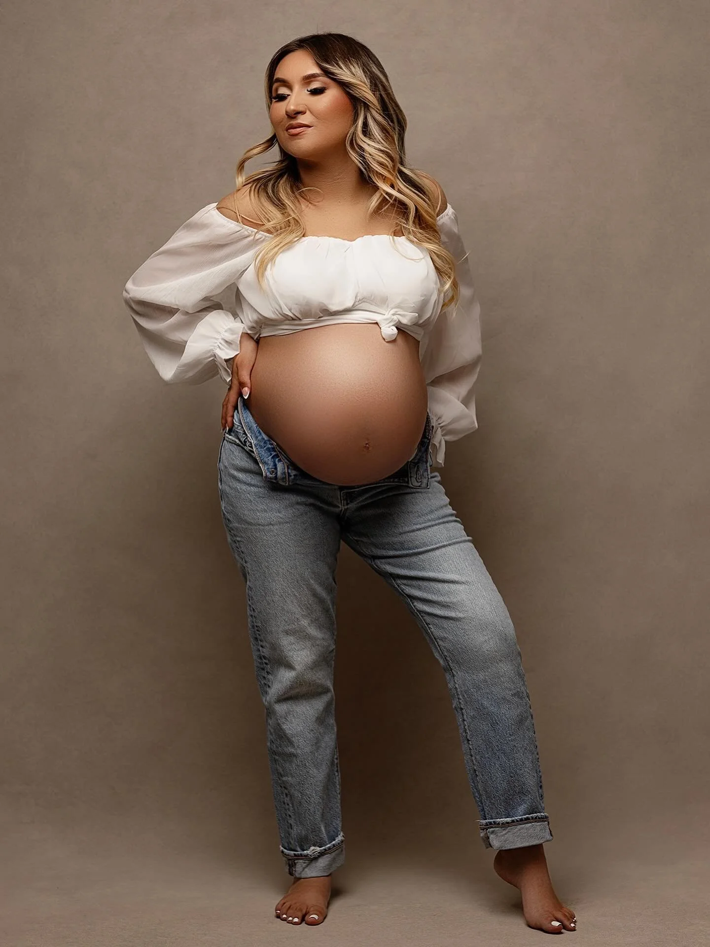 In love with everything this mama picked 😍 now booking September-January maternity sessions 🤎🖤
