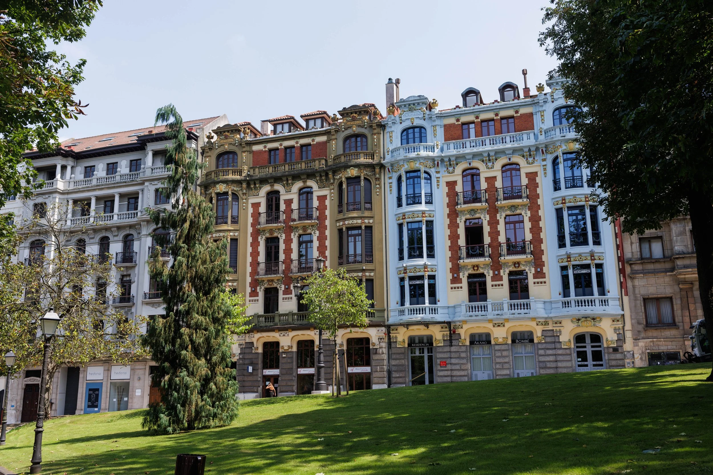  Beautiful painted apartments. 