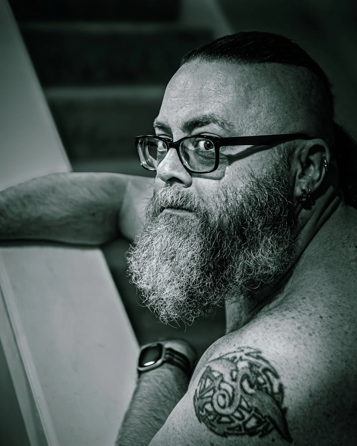 A bit on a refresh on one of my older pictures.

Book me today at https://thegeekyphotographer.com

#portrait #photographer