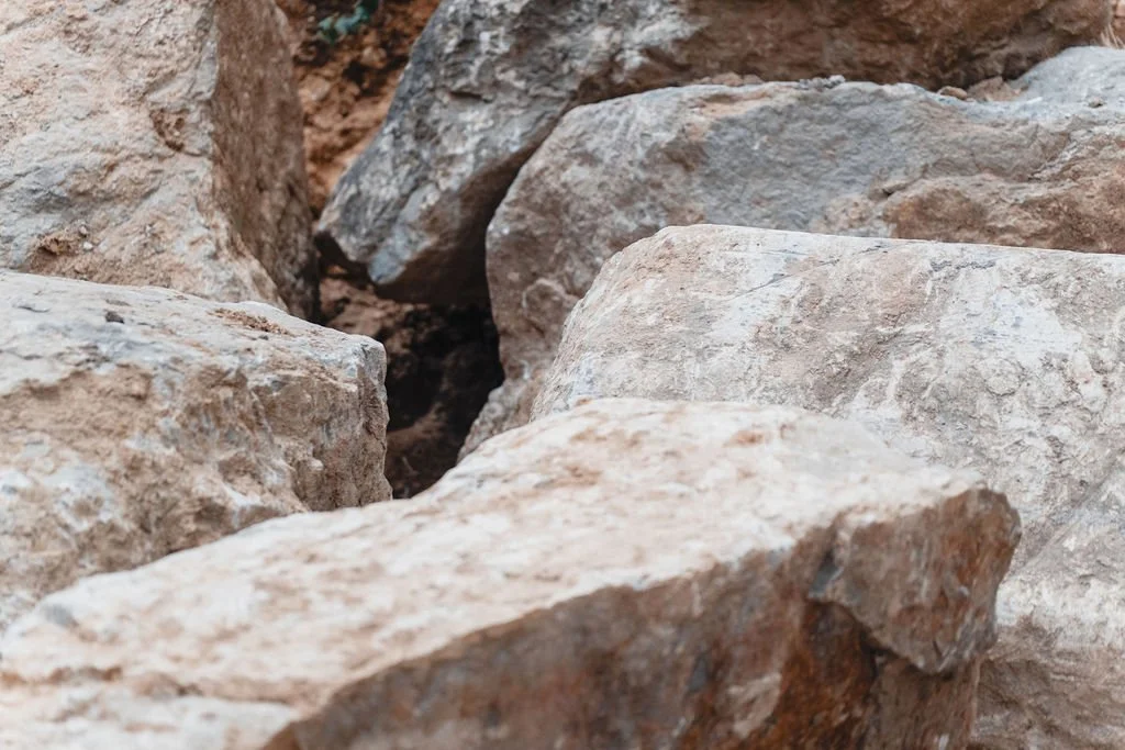 CALIZA Rough Stone