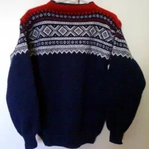 Mariusgenser - This pattern is inspired by traditional Setesdal sweater (Norwegian: Setesdalsgenser), but without "lice", a type of pattern. While the traditional sweaters used the natural colors of sheep wool - black, gray, brown and white - Marius