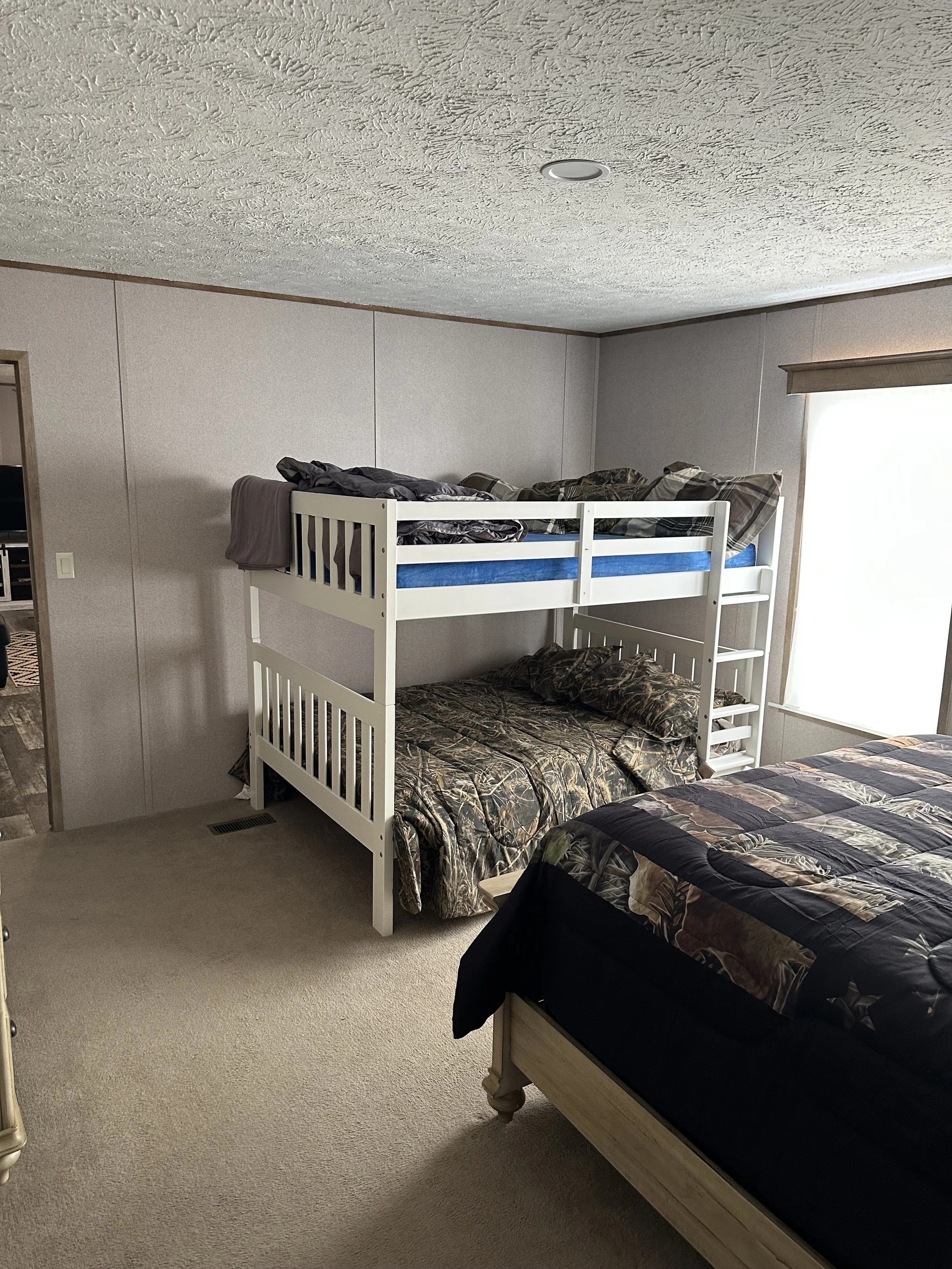 bedroom 2-2.jpg