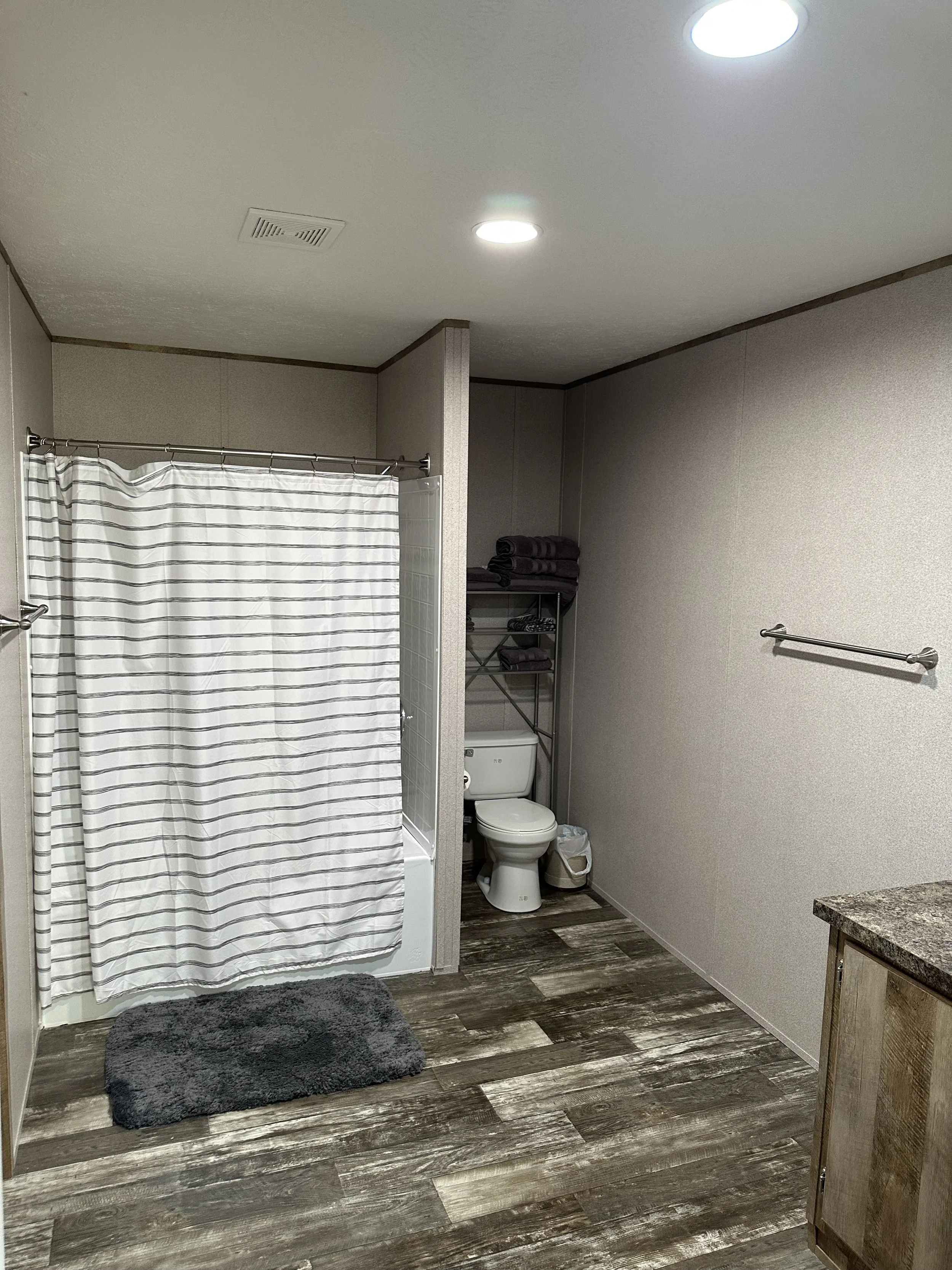 bathroom 2.jpg