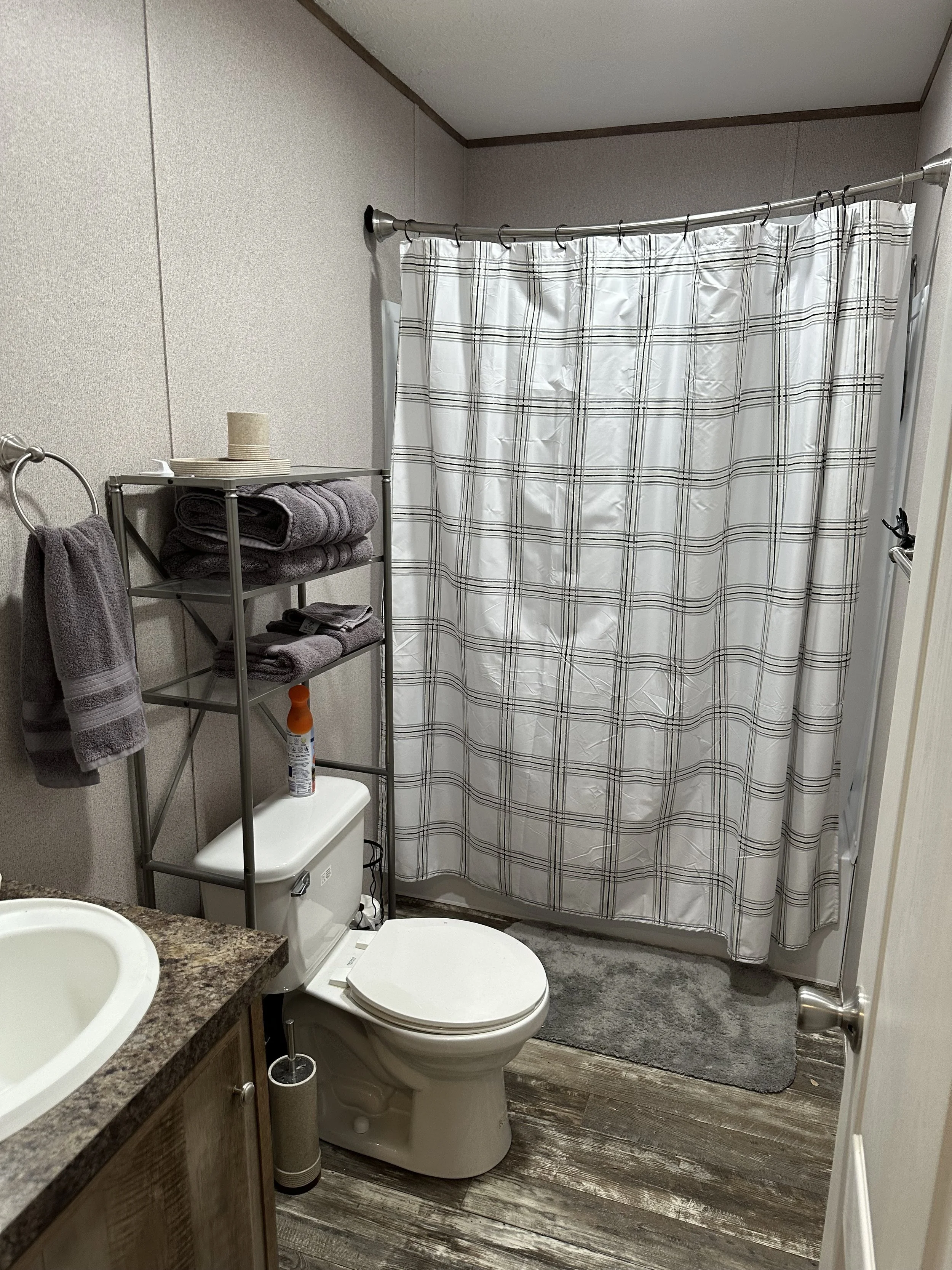 bathroom 1.jpg