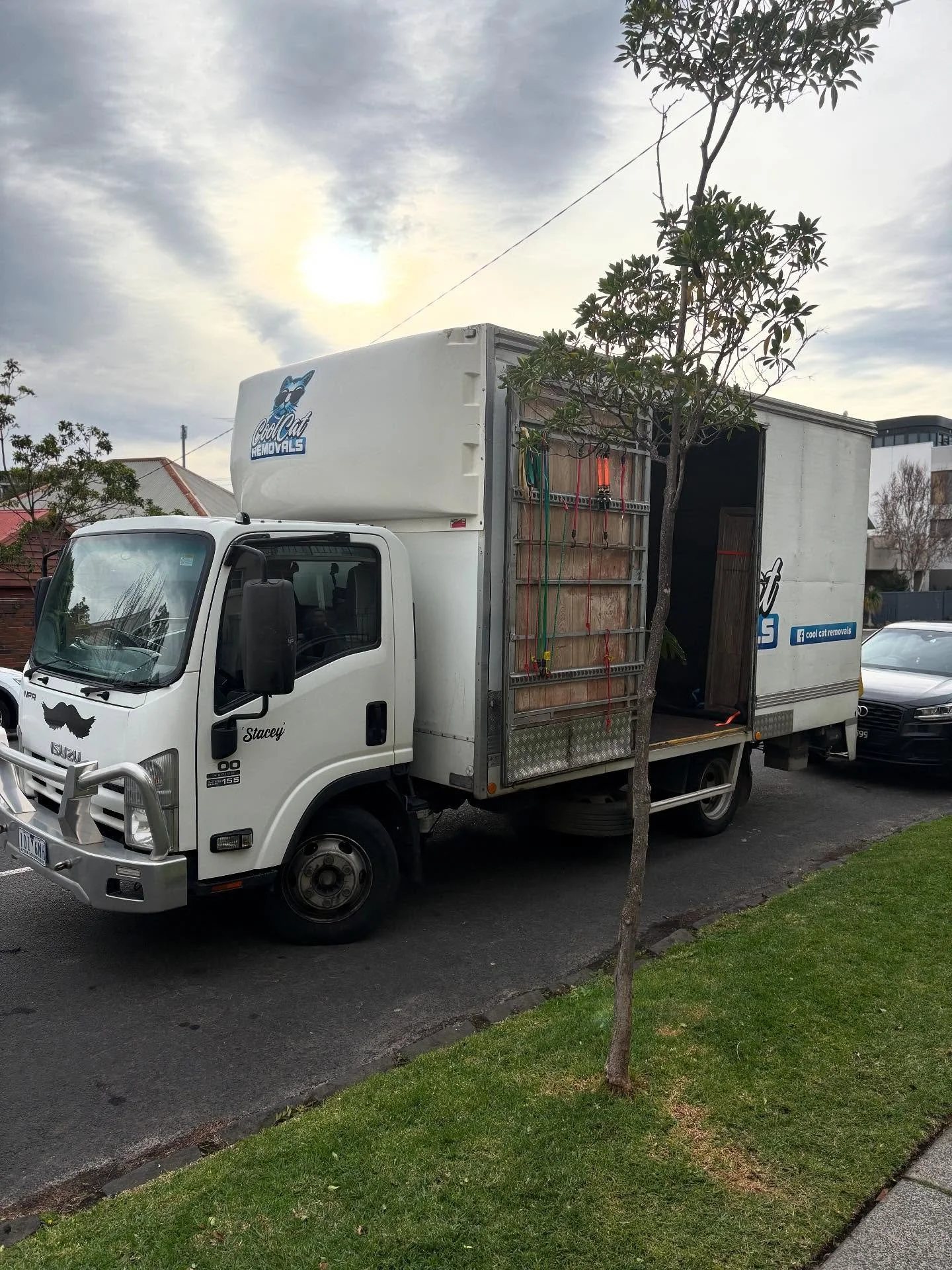 Rain, shine, or Melbourne&rsquo;s four seasons in a day, we&rsquo;ve got your move covered with care, muscle, and a smile.

From your first box to your last chair, we treat your stuff like it&rsquo;s our own.

Need a hand with your move? Get in touch