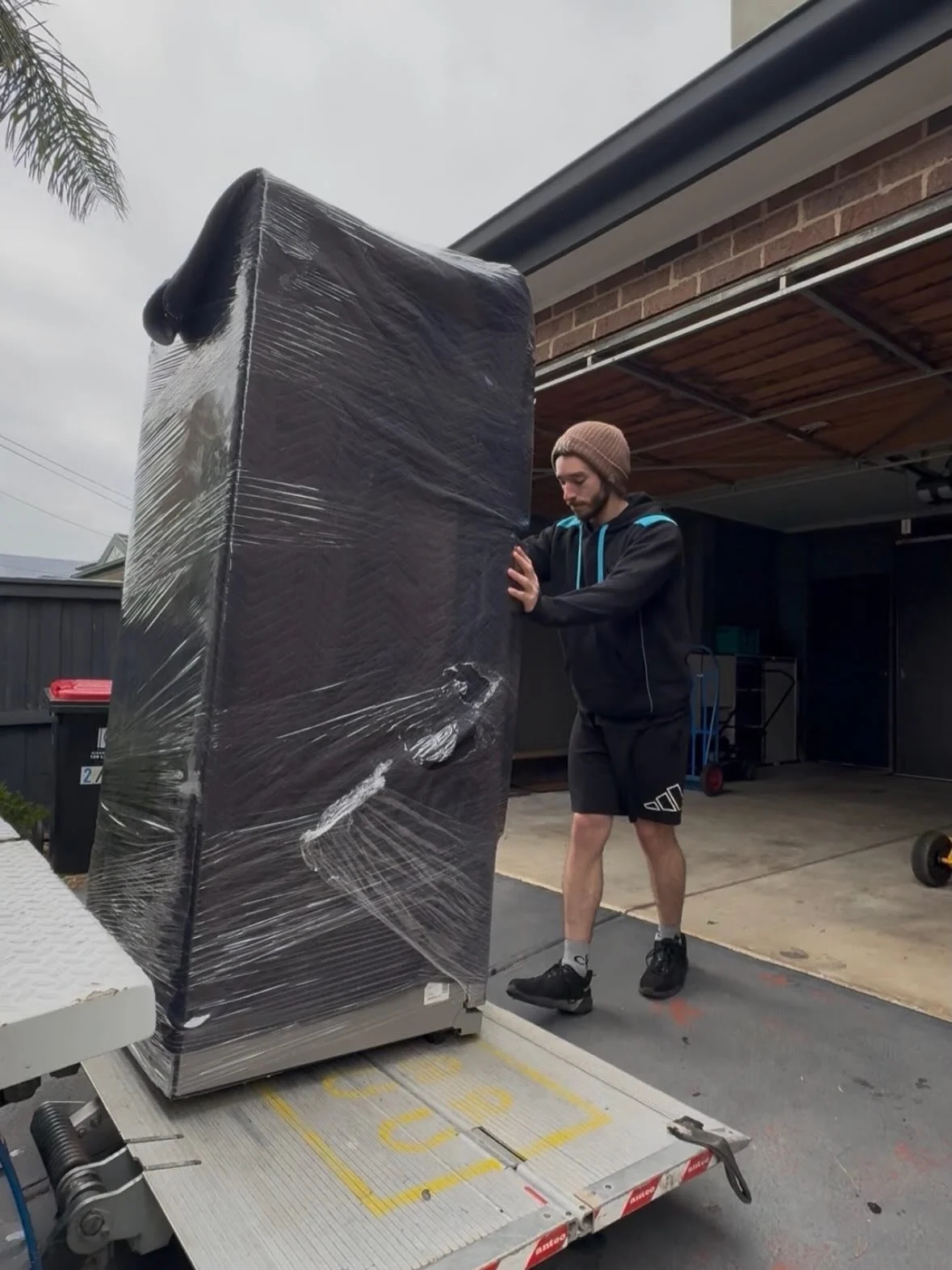 Moving day doesn&rsquo;t have to be chaos.

We wrap, protect and handle your furniture properly, so everything arrives safely, with zero stress and no damage drama.

Got a move coming up (big or small)?

📞&nbsp;1300 14 14 65 📧&nbsp;quotes@coolcatre