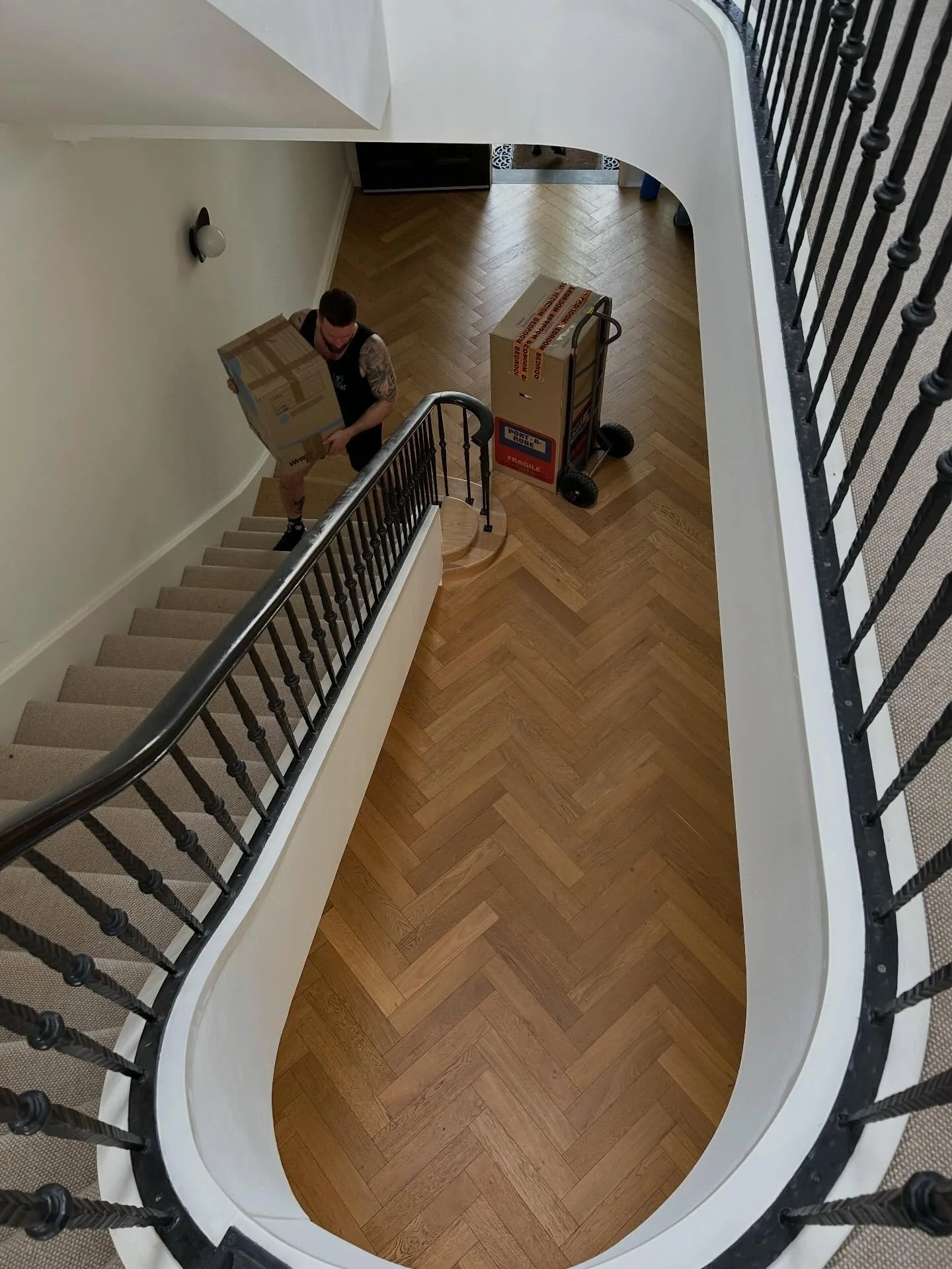 Not every move is a straight lines. From grand staircases to delicate cartons, every detail matters. We treat your home with the same respect as the things inside it.

We navigate with control and care. Get in touch oh for a free quote for your next 