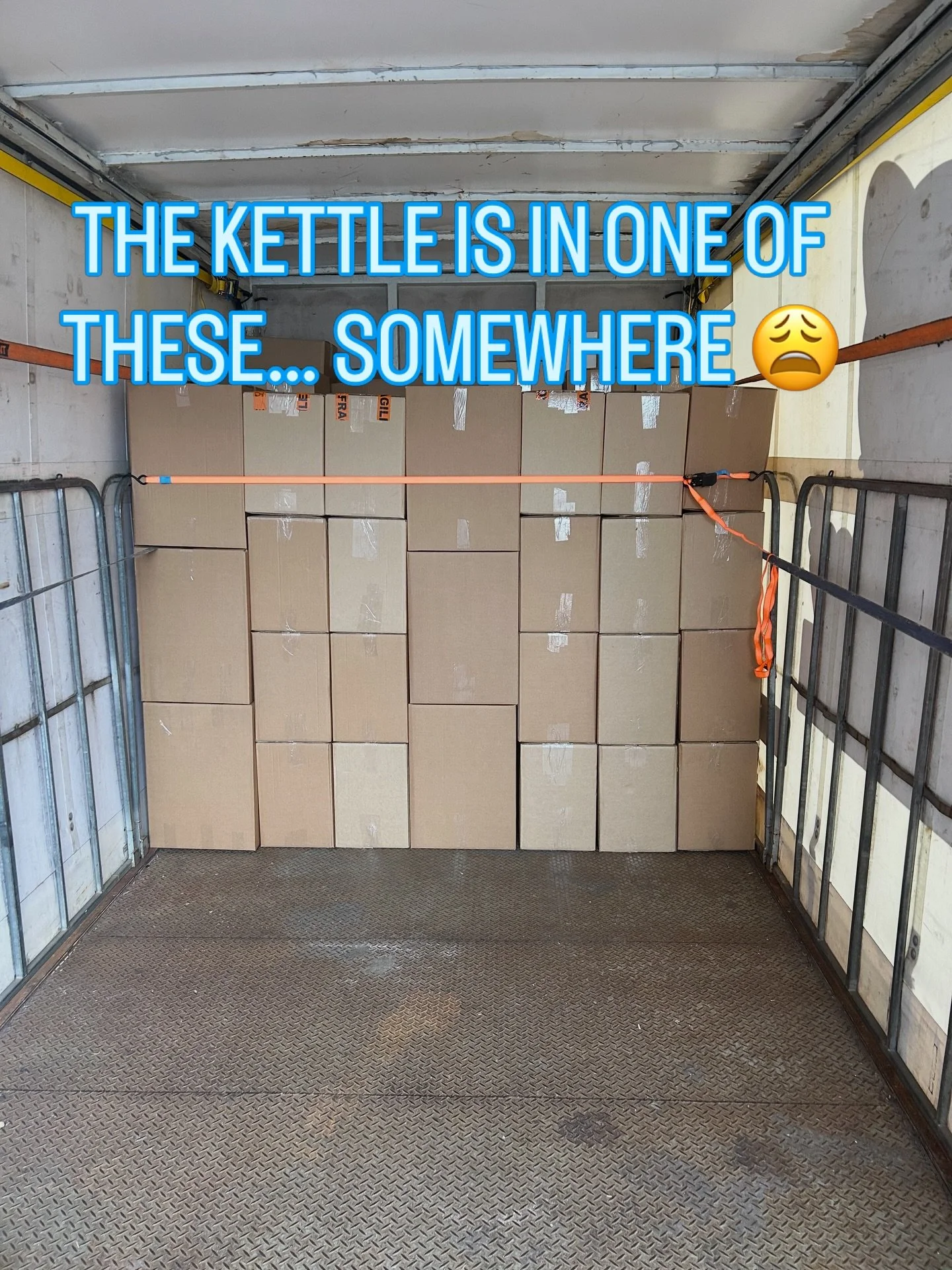 Unlabelled boxes might seem easier when packing&hellip;

Until you&rsquo;re ripping through everything trying to find one thing.

Turns unpacking into a treasure hunt&hellip; but not the fun kind 🙃

Label your boxes properly, even just room + key it