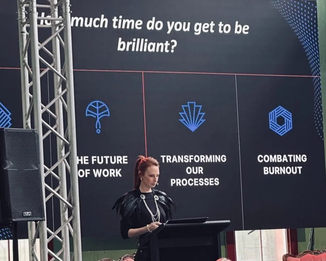 Influential Keynote speaker, Annie Johnson presenting on 'The Future of Work,' 'Transforming Our Processes,' and 'Combating Burnout.' with AI and HR.