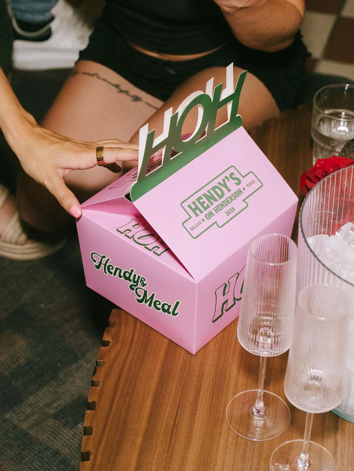 The best decisions happen after 10 PM 😉 Get your Hendy&rsquo;s Meal tonight! Burgers or tendys, fries &amp; toast&hellip;. What more could you ask for 🍟🚀