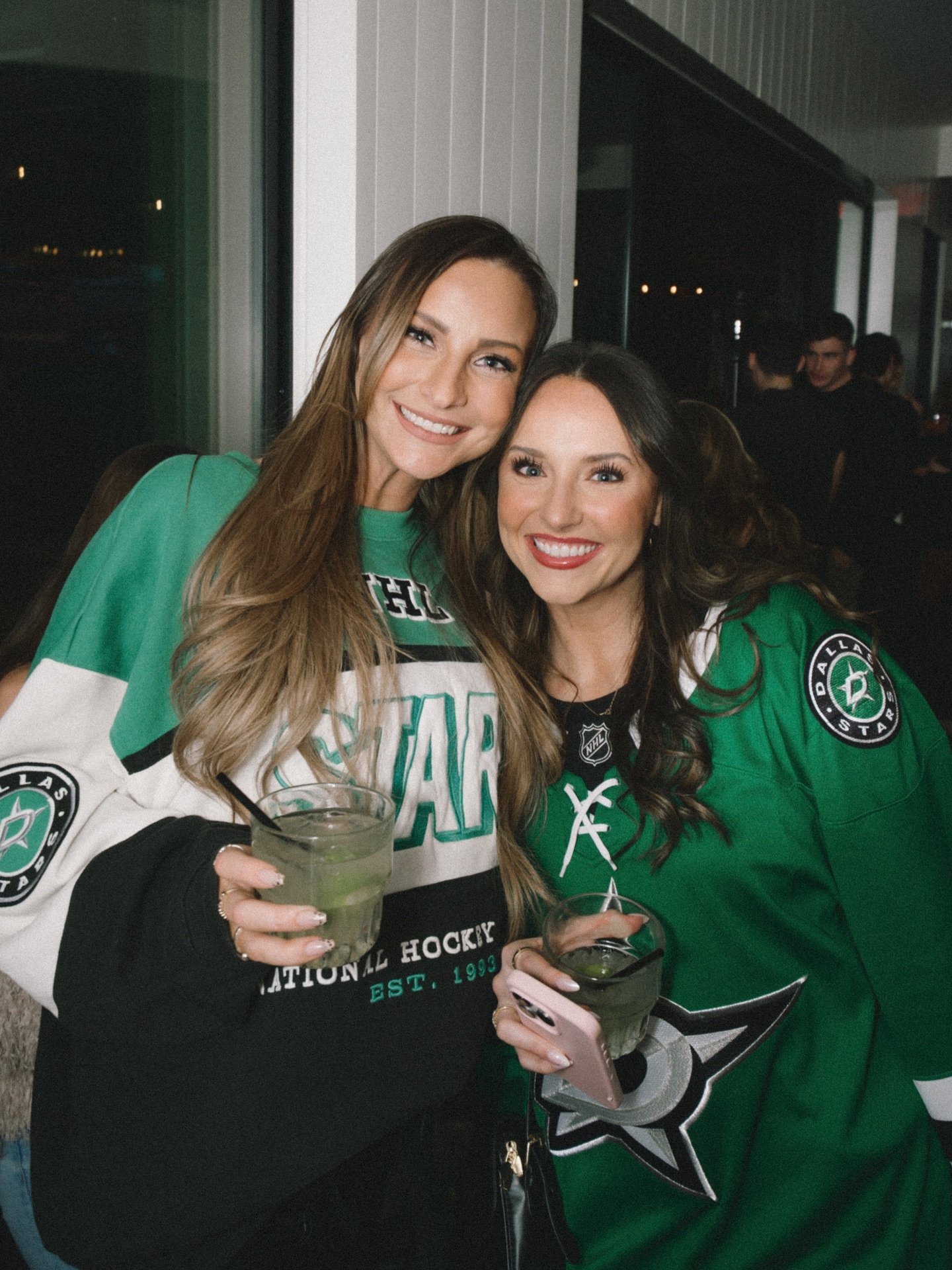 This is your sign to watch the Stars game at Hendy&rsquo;s tomorrow night. 9 PM. Cold drinks, big screens, good vibes 🏒🚀🍸