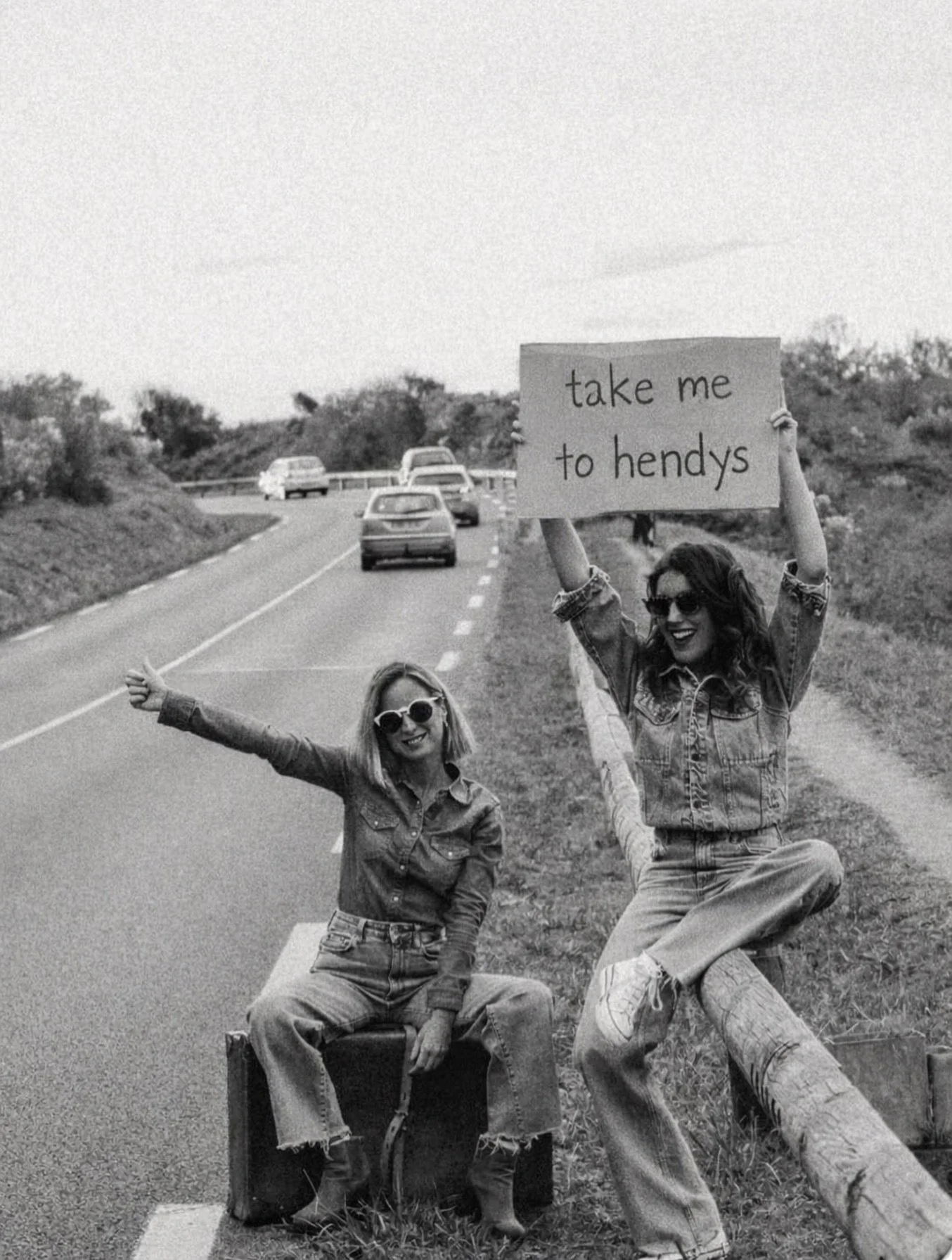 Sundays at Hendy&rsquo;s 🍻

Football, food &amp; drink specials. Right where you belong 🏈🚀