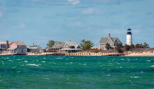 Image of Cape Cod and beachfront houses.