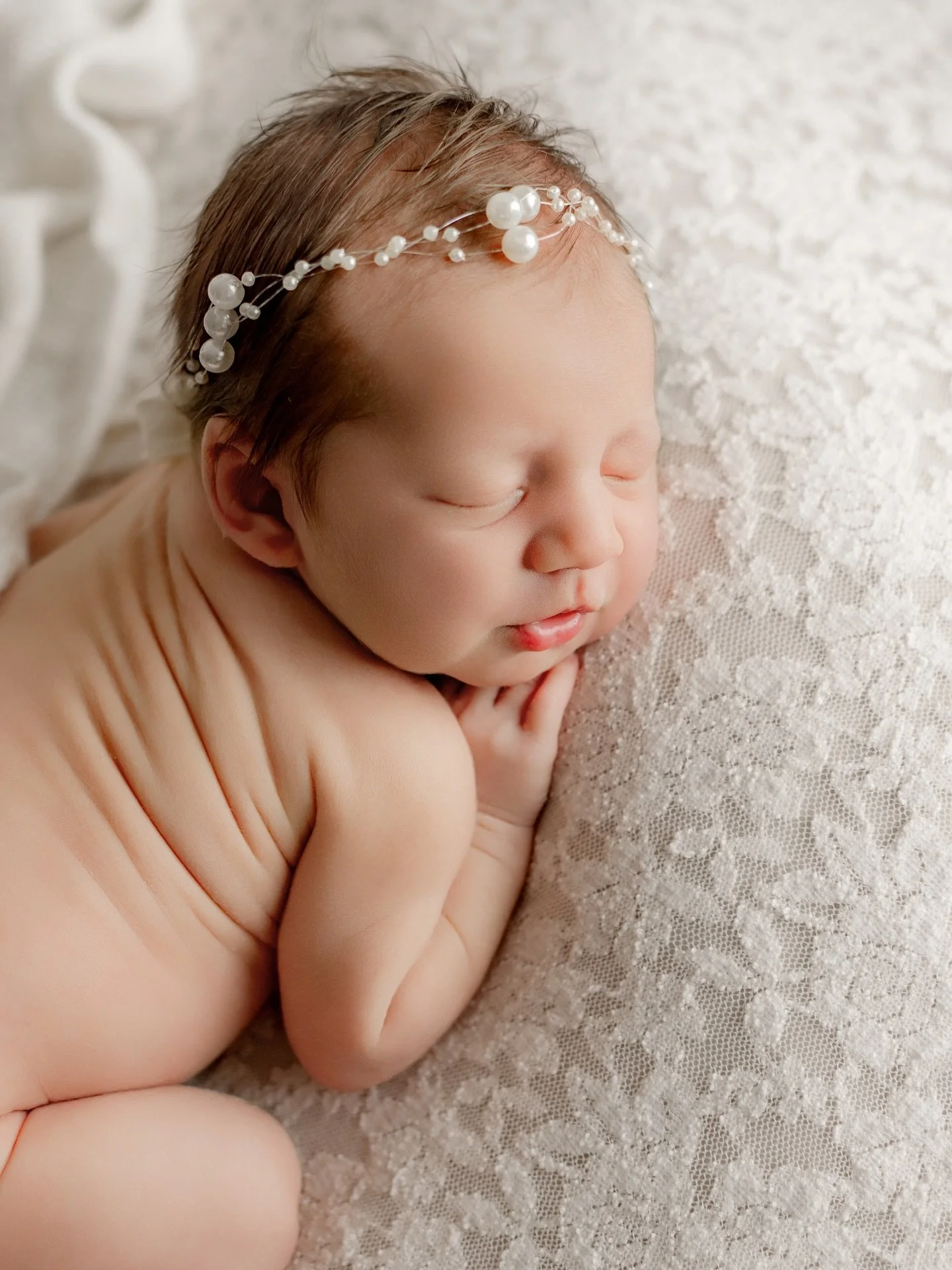 Pure. Simple. Timeless.
Just a baby and all that newness 🤍
No props. No distractions.
Just those tiny features and the magic of &ldquo;brand new&rdquo;✨

Because sometimes&hellip; less really is more.

#gulflife #gulfport #biloxi #oceanspringsms #gu