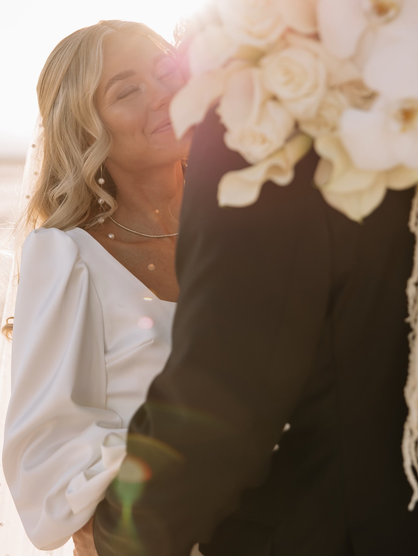 the dress! the bouquet! the couple! the everything!!! 💫🤍